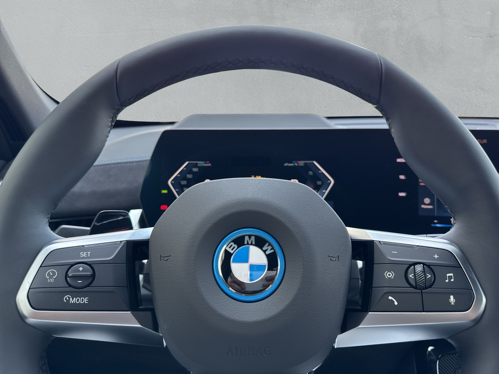 BMW iX1 xDrive 30 M Sport - 24