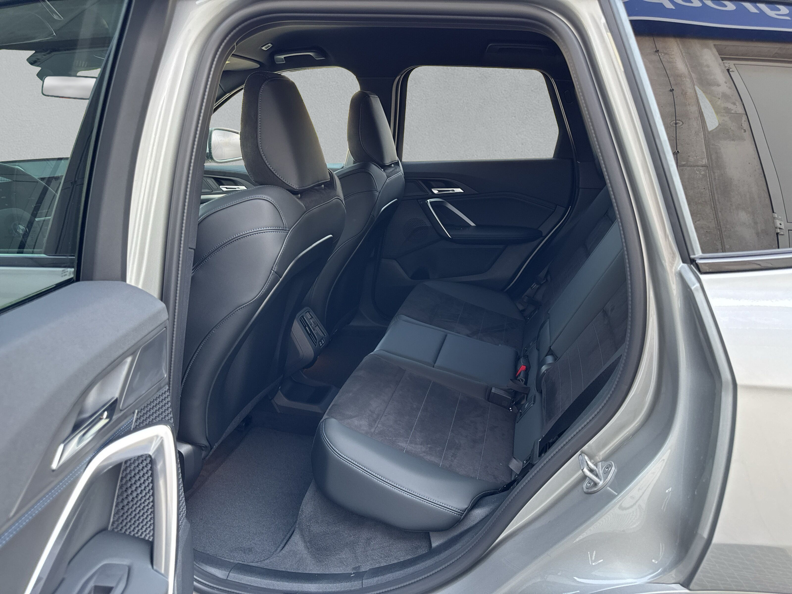 BMW iX1 xDrive 30 M Sport - 16