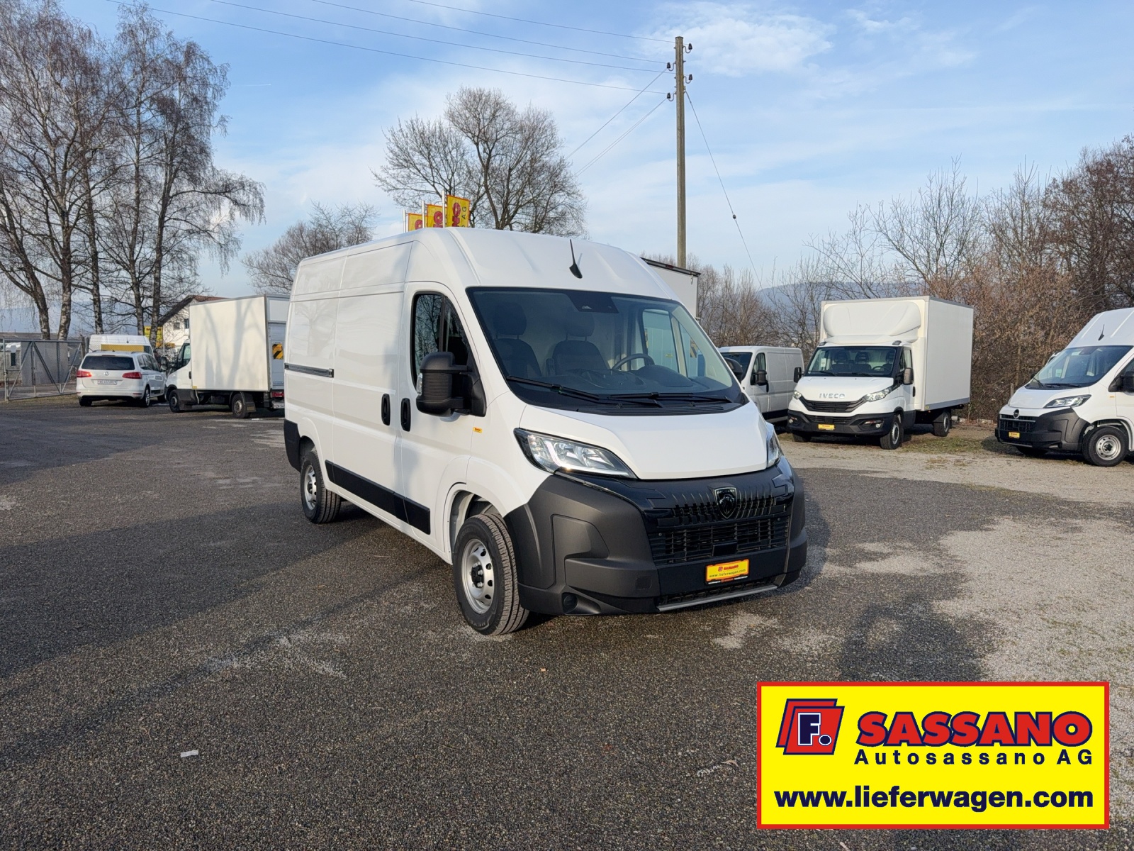 PEUGEOT Boxer 335 2.2 BlueHDI 140 L2H2 neues Interieur - 11