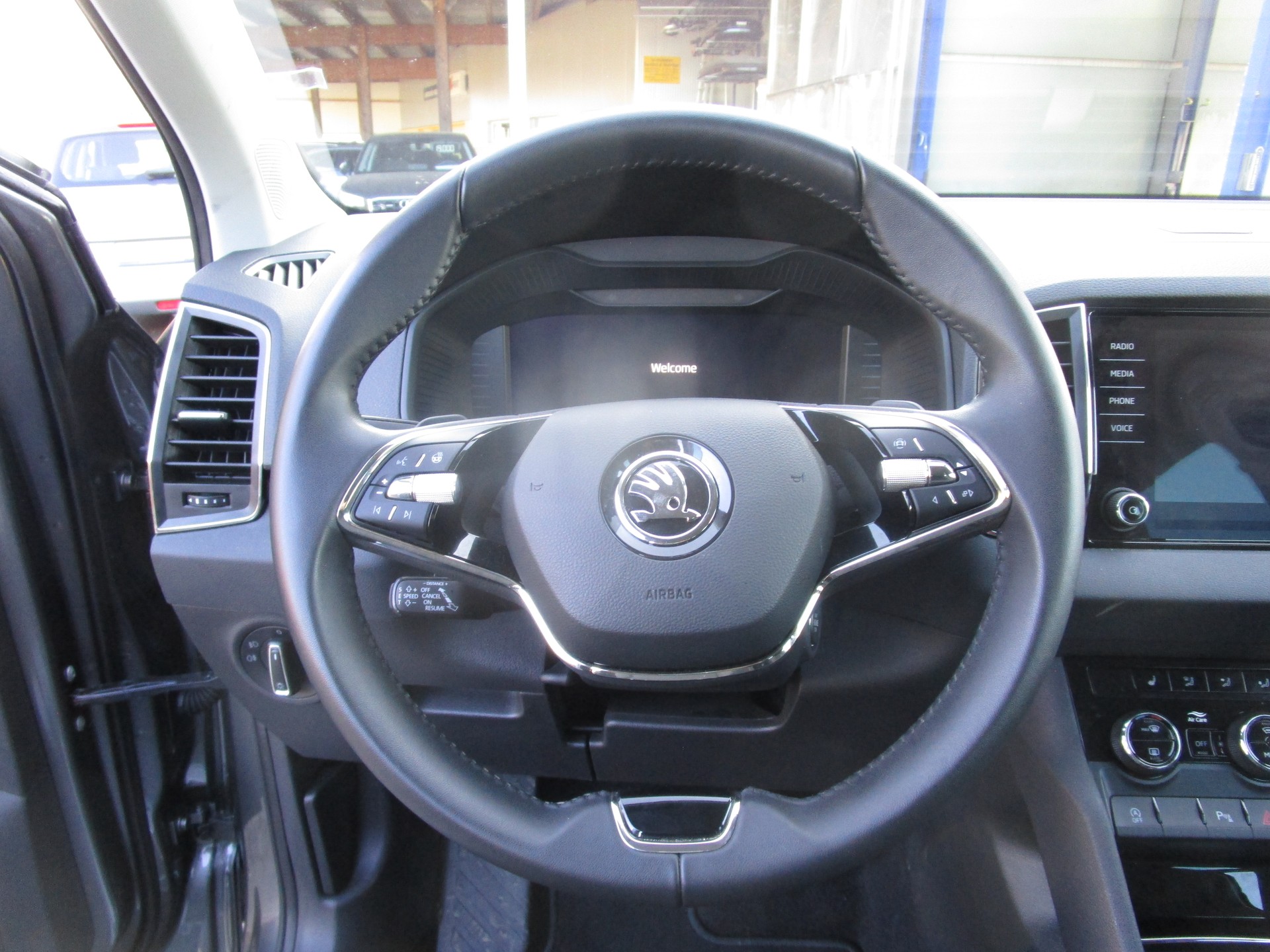 SKODA Karoq 1.5 TSI Selection DSG - 12