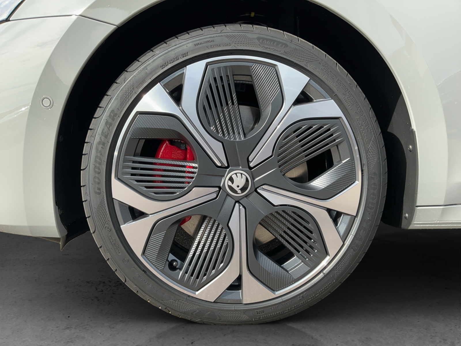 SKODA Octavia Combi 2.0 TSI DSG RS - 13