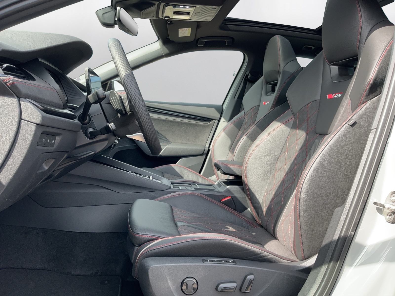 SKODA Octavia Combi 2.0 TSI DSG RS - 10