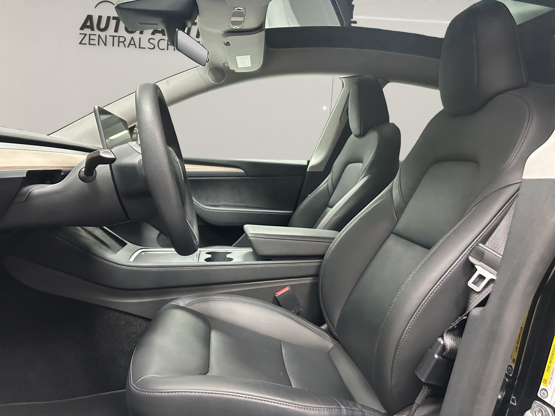 TESLA Model Y Performance FSD - 7