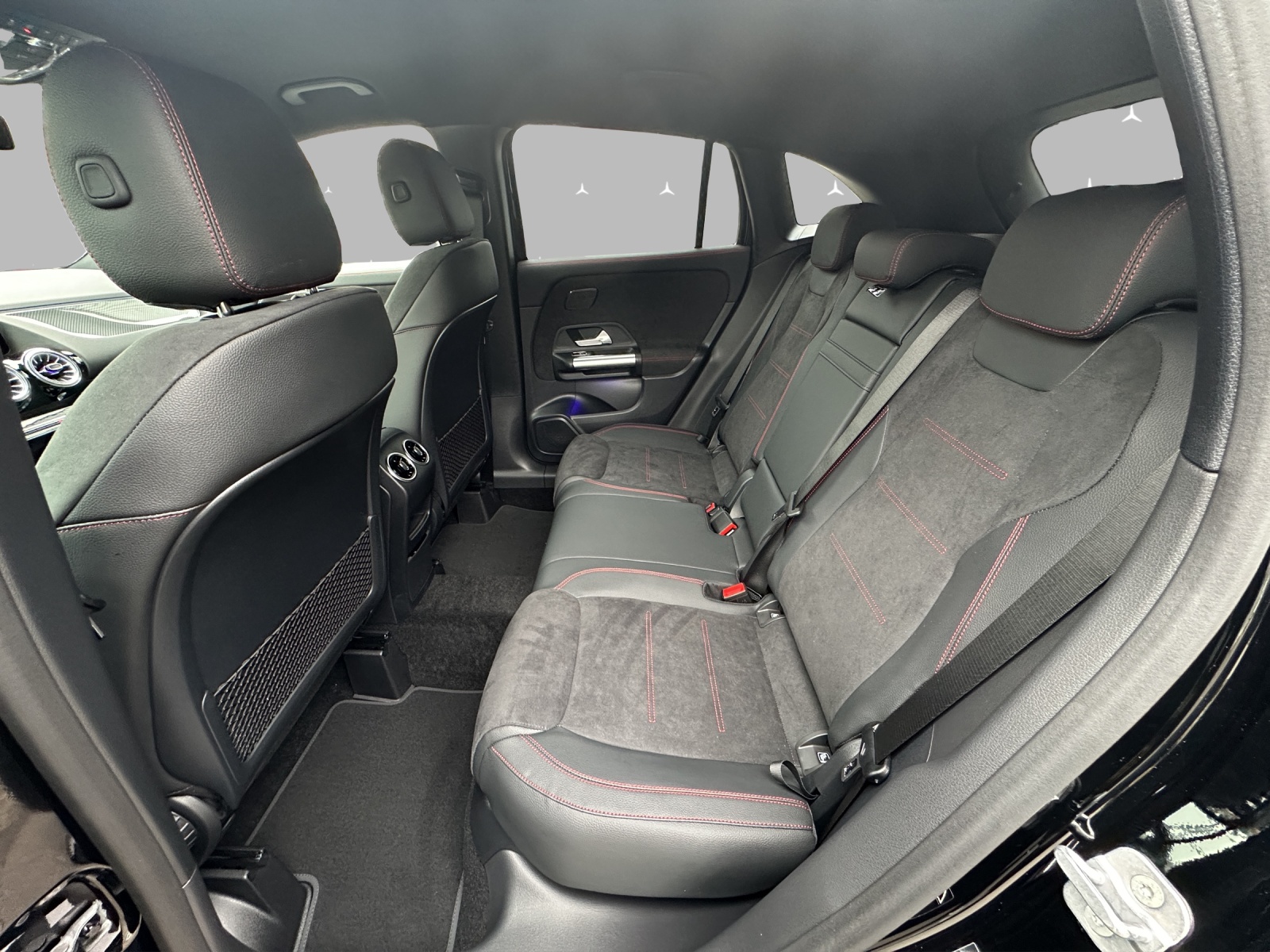 MERCEDES-BENZ GLA 180 7G-DCT - 11