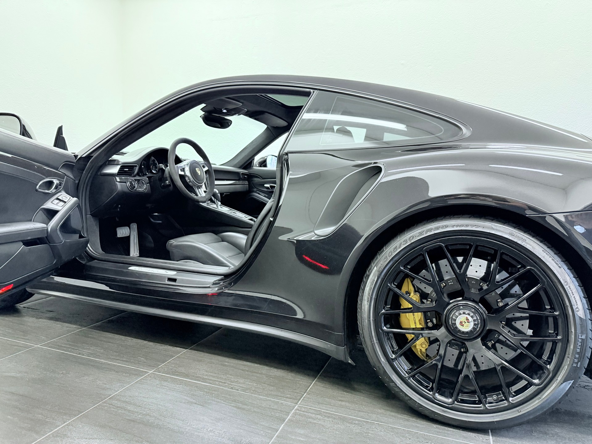 PORSCHE Turbo S - 10