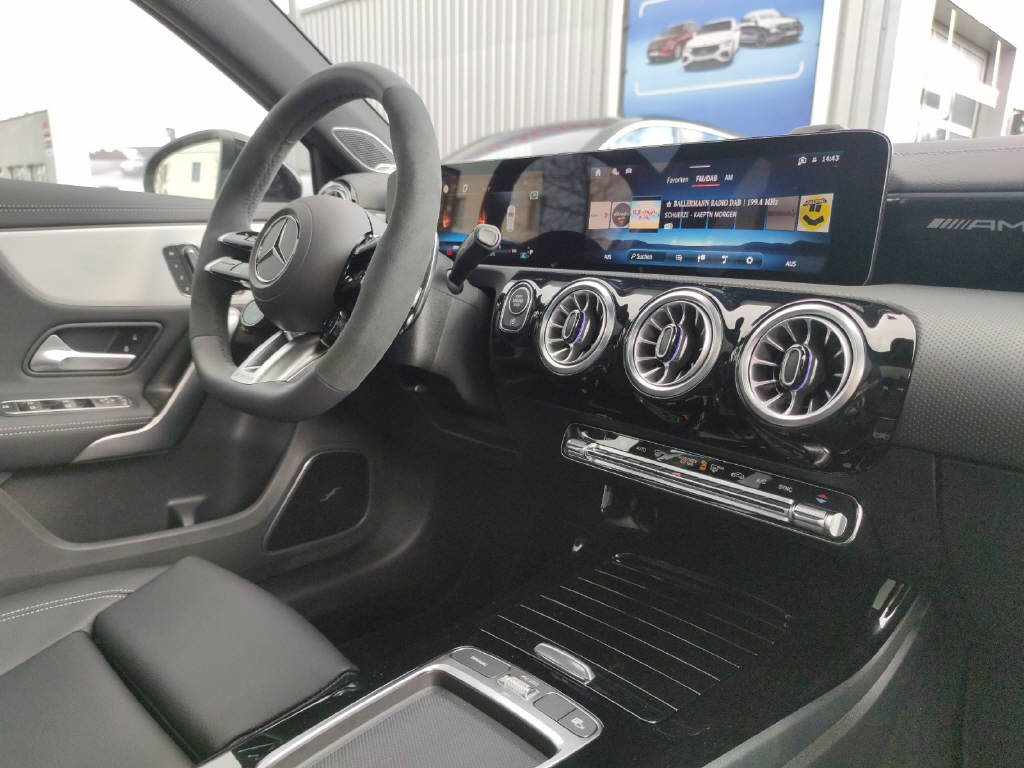 MERCEDES-BENZ A 45 S AMG 4matic+ - 11
