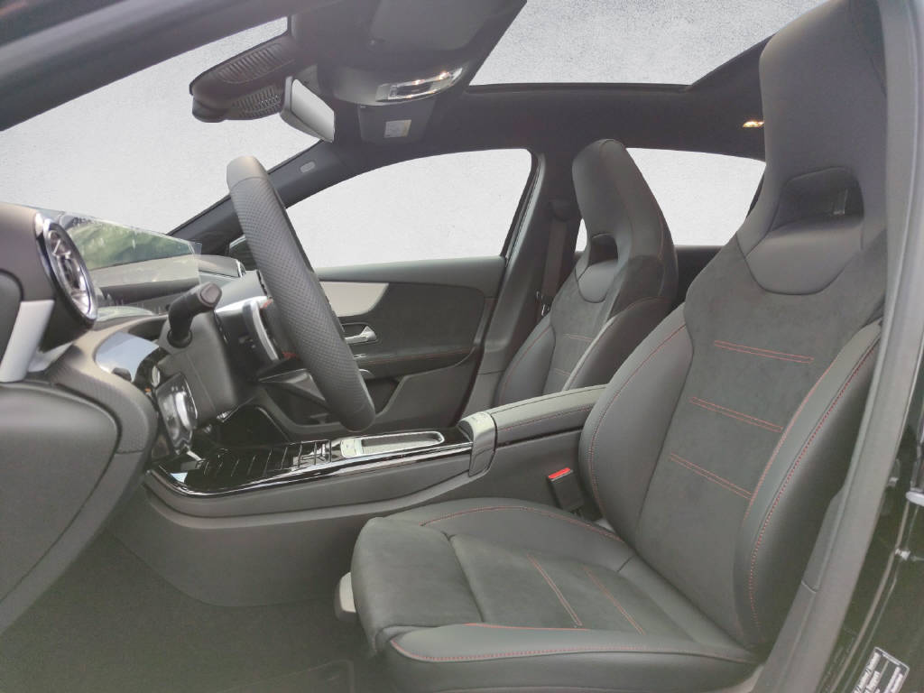 MERCEDES-BENZ A 250 AMG Line 4Matic - 10