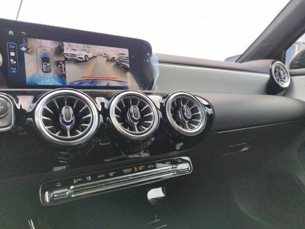 MERCEDES-BENZ A 250 AMG Line 4Matic - 6