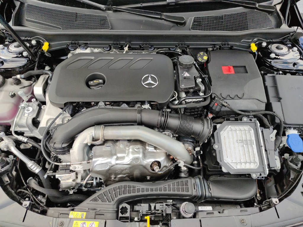 MERCEDES-BENZ A 250 AMG Line 4Matic - 9