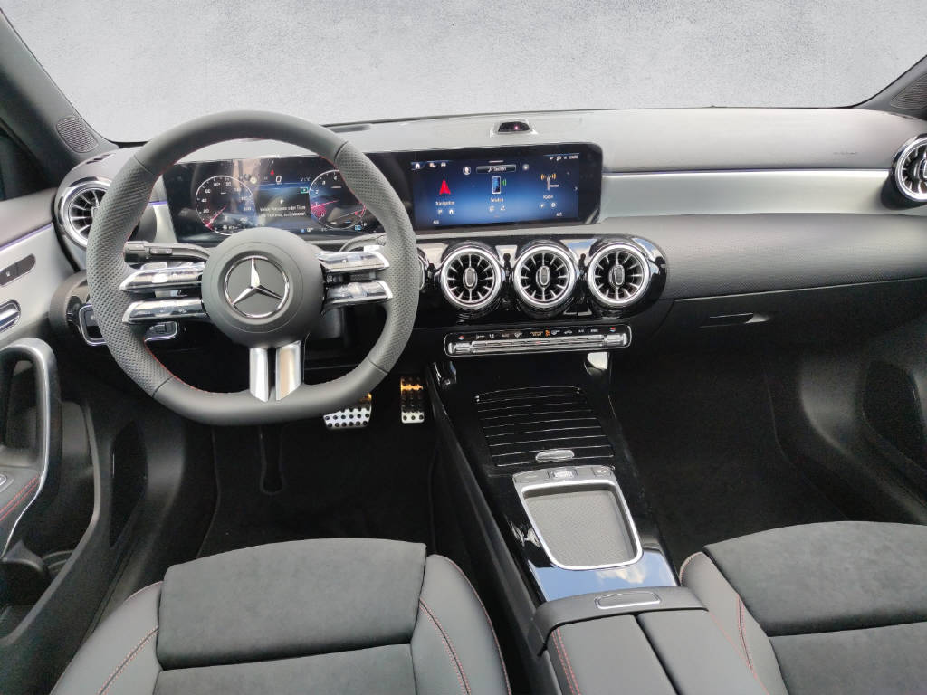 MERCEDES-BENZ A 250 AMG Line 4Matic - 14