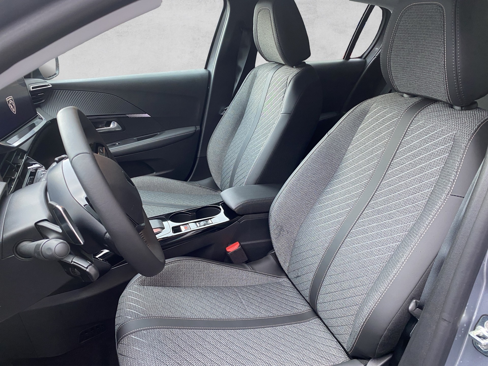 PEUGEOT 208 1.2 MHEV Allure - 6