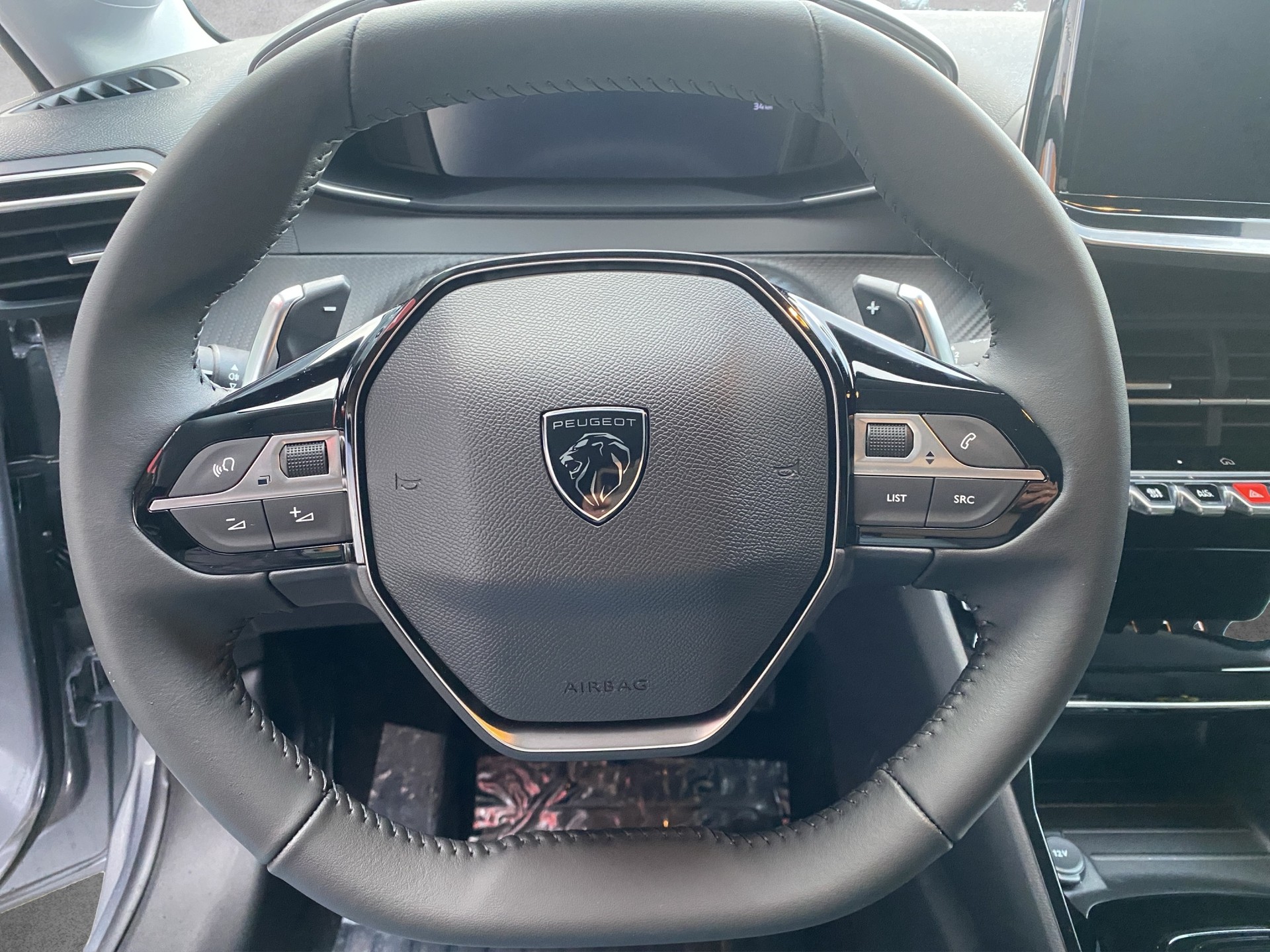 PEUGEOT 208 1.2 MHEV Allure - 8