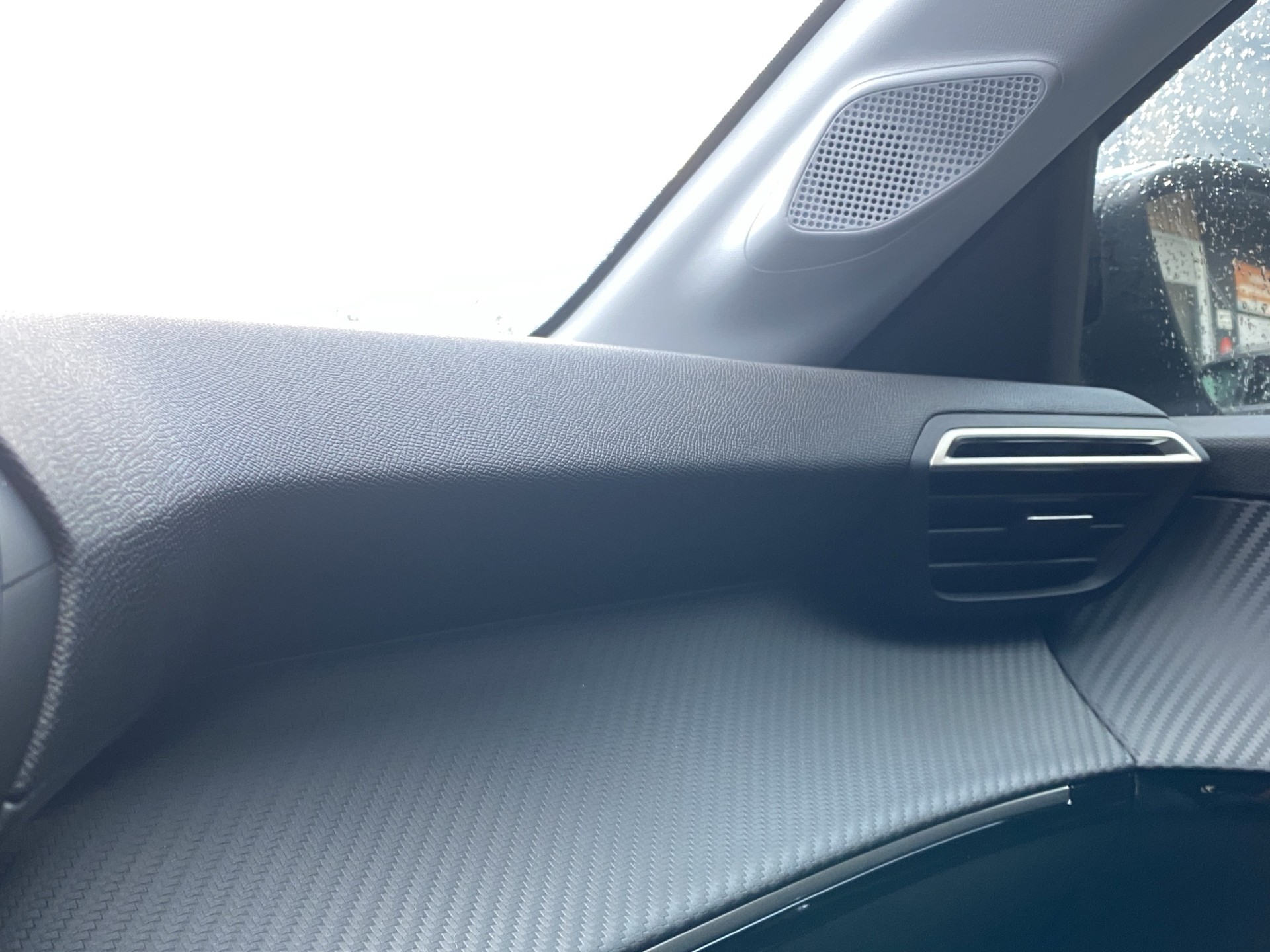 PEUGEOT 208 1.2 MHEV Allure - 13