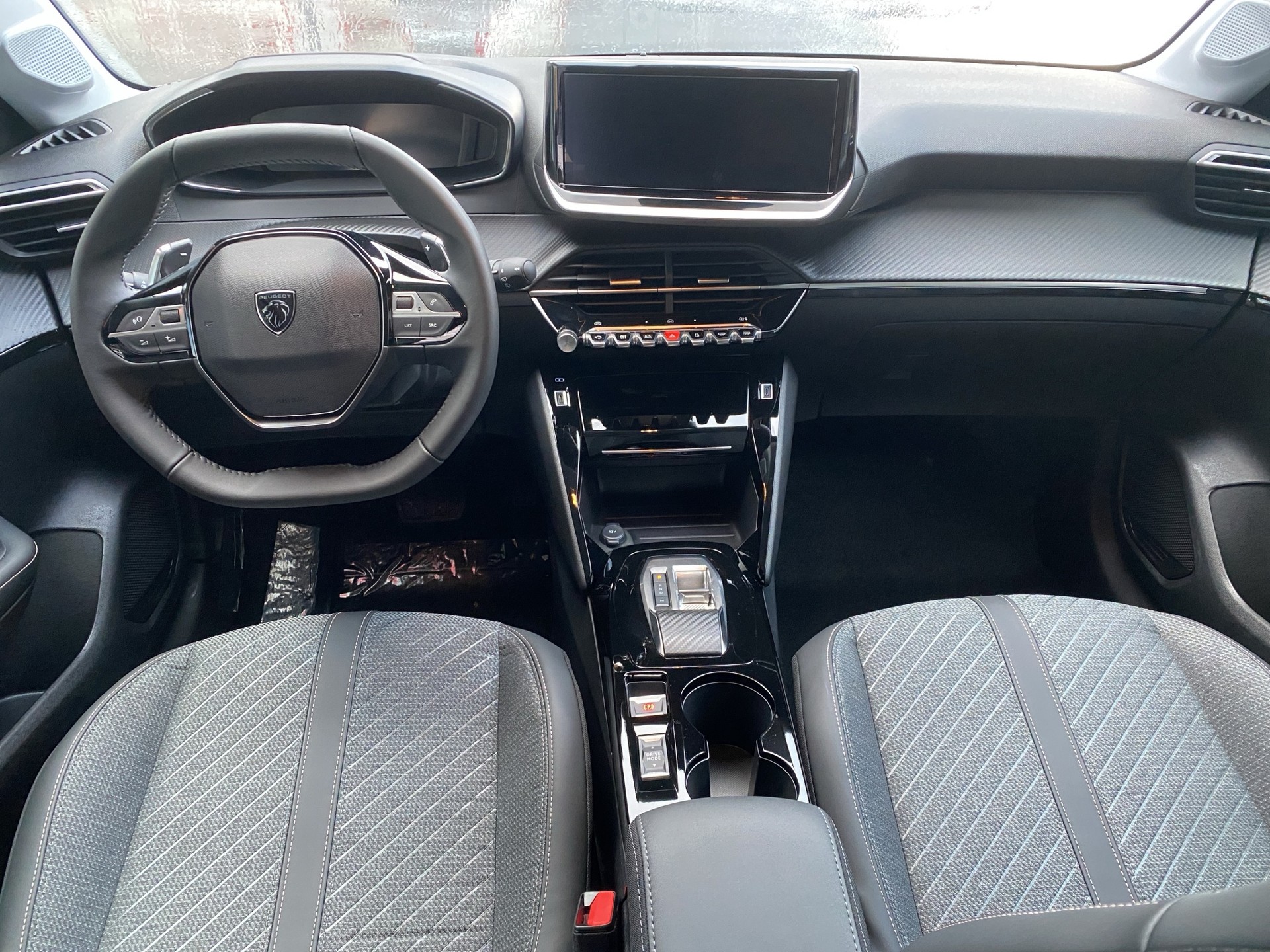 PEUGEOT 208 1.2 MHEV Allure - 7