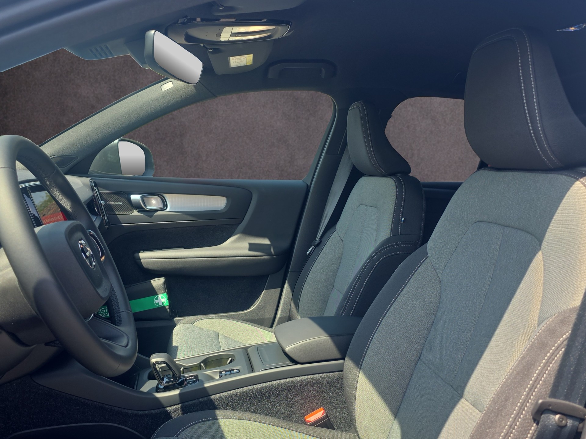 VOLVO XC40 2.0 B3 MH Core - 11
