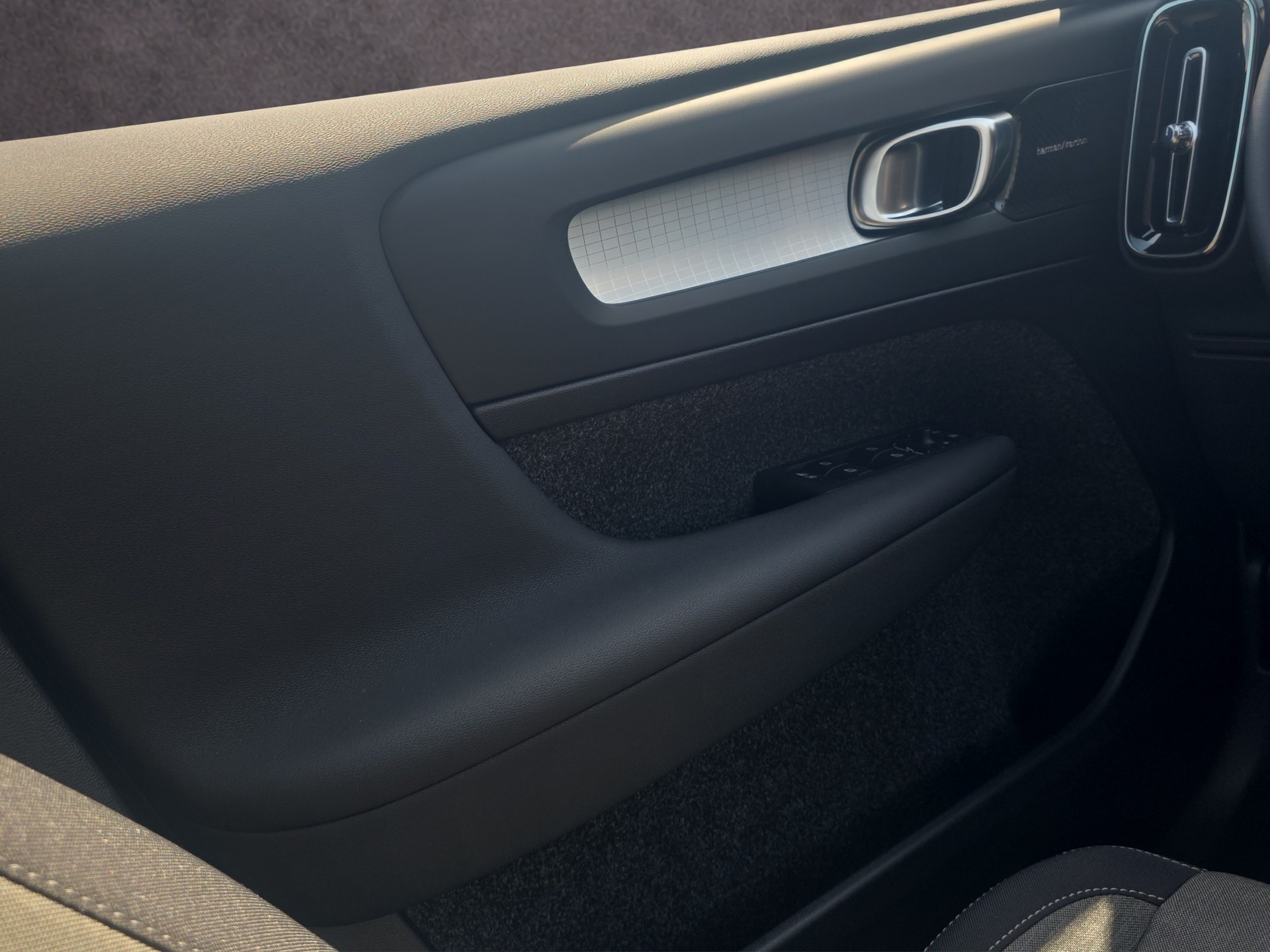 VOLVO XC40 2.0 B3 MH Core - 19