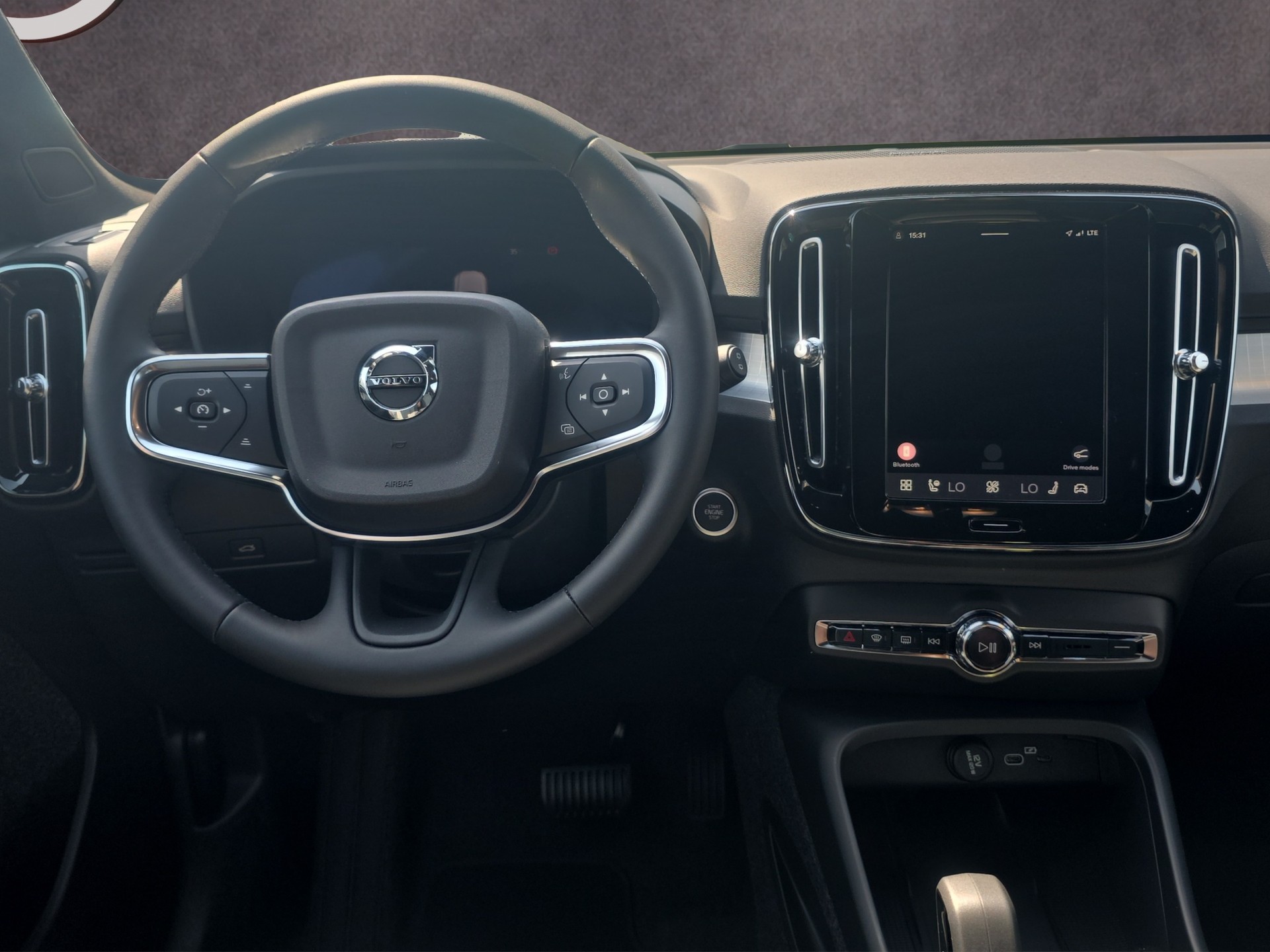 VOLVO XC40 2.0 B3 MH Core - 16