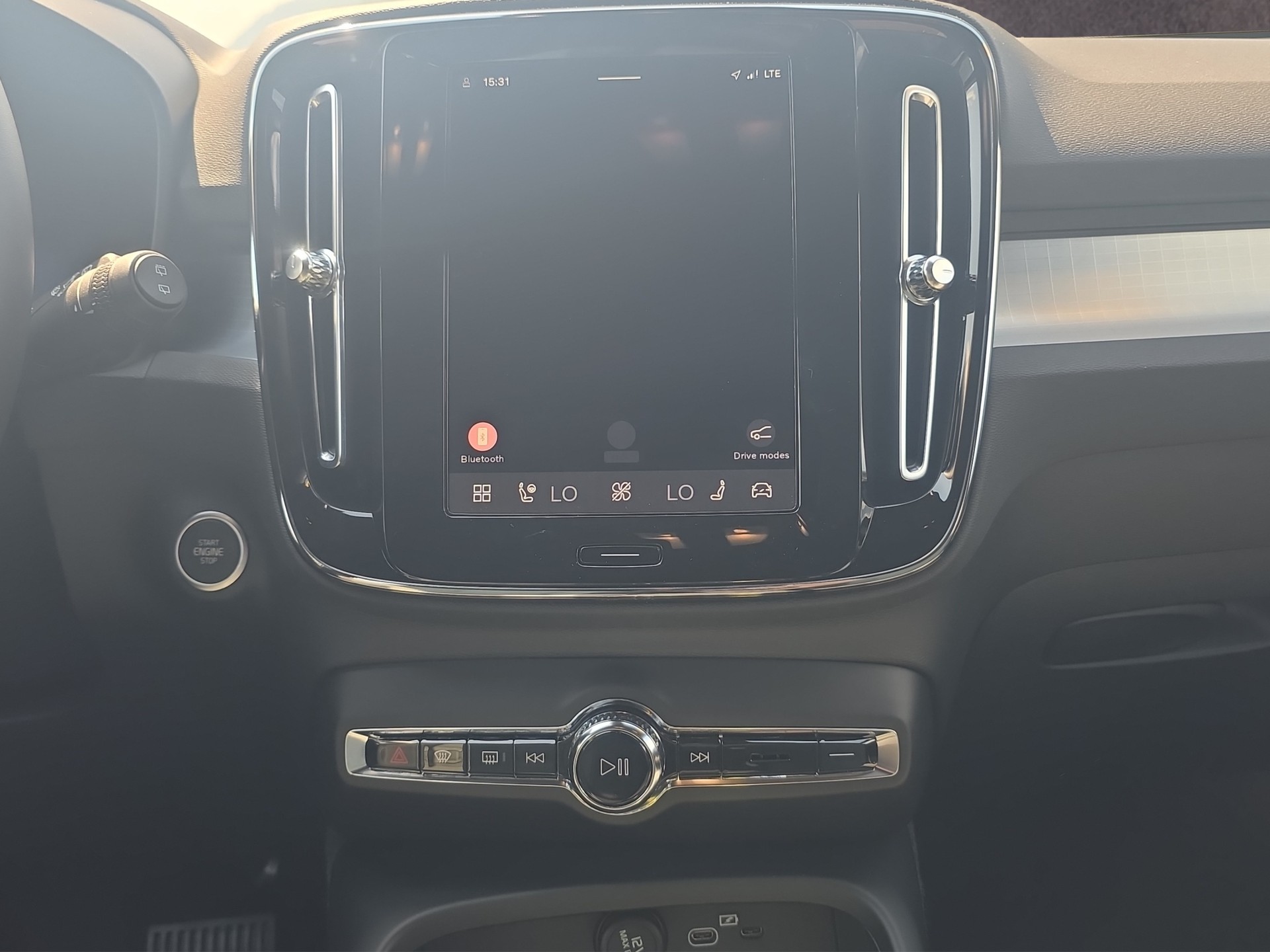 VOLVO XC40 2.0 B3 MH Core - 18