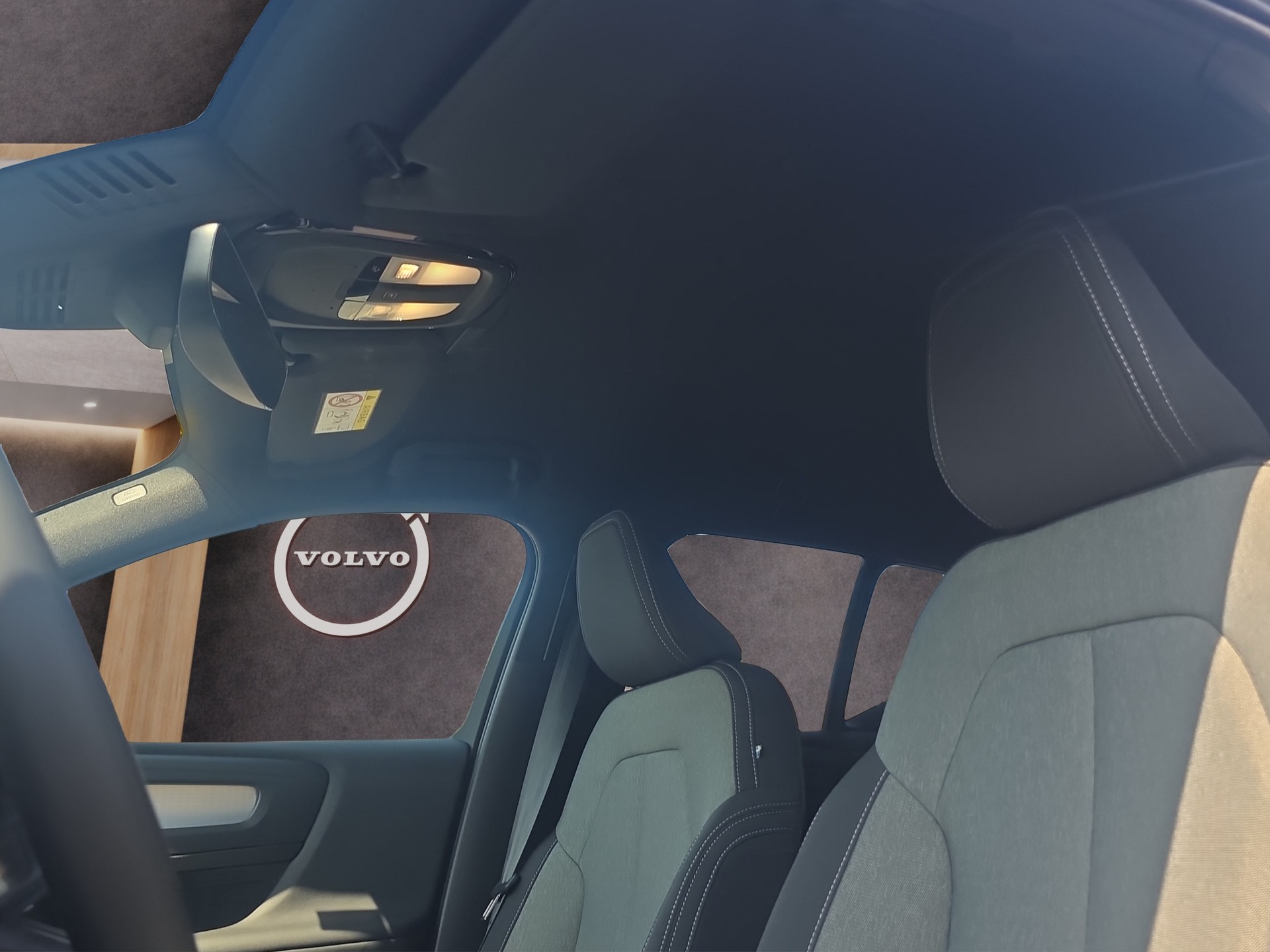 VOLVO XC40 2.0 B3 MH Core - 12