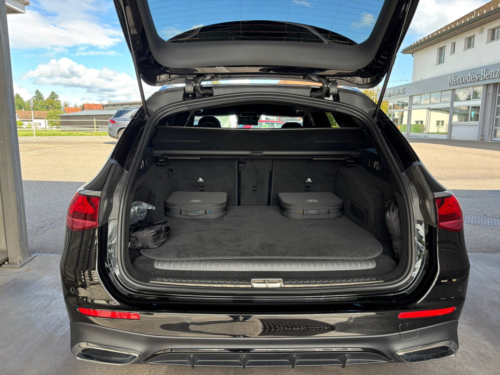 MERCEDES-BENZ E 300 de AMG-Line 4Matic Kombi - 13