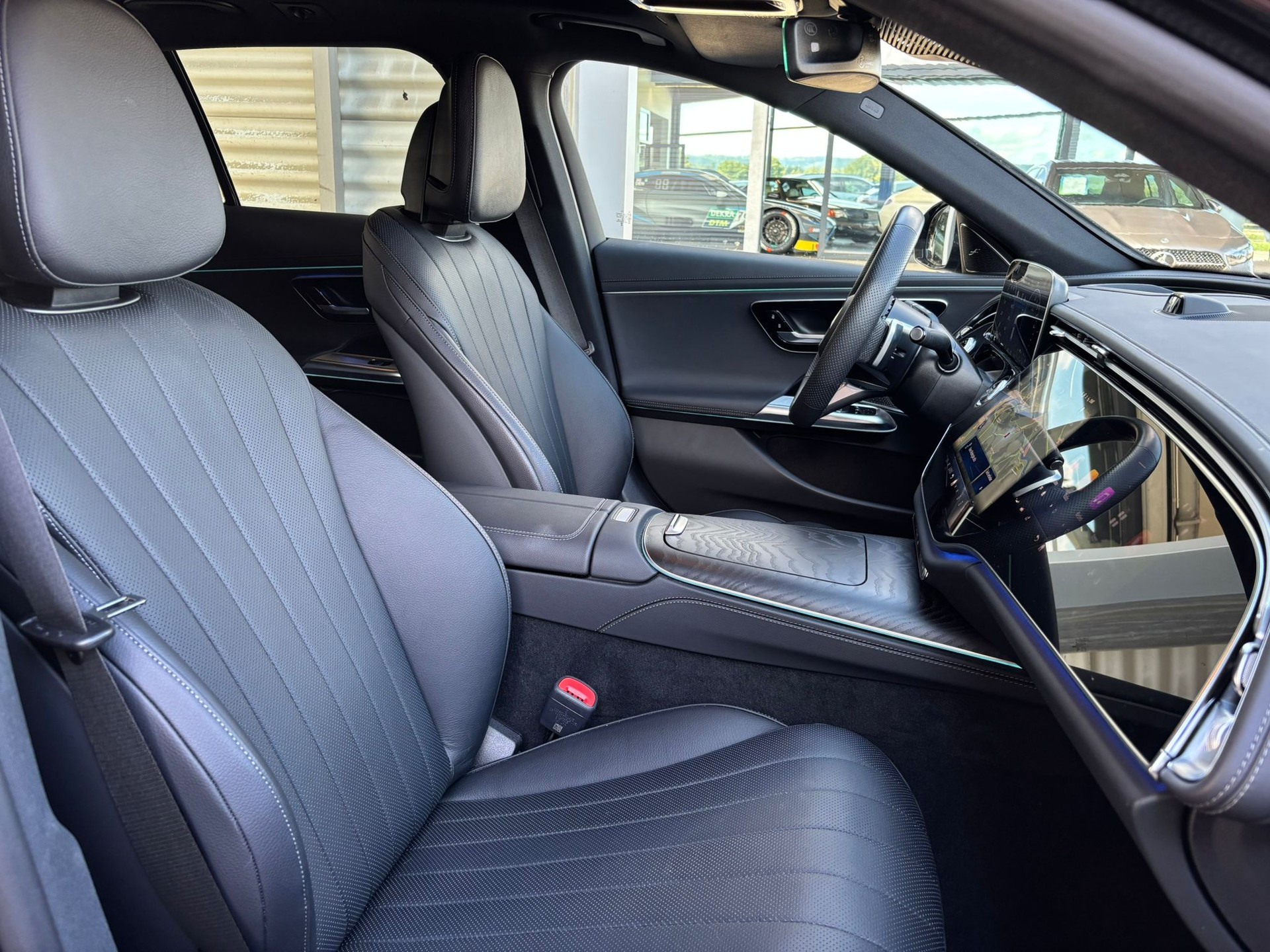 MERCEDES-BENZ E 300 de AMG-Line 4Matic Kombi - 9