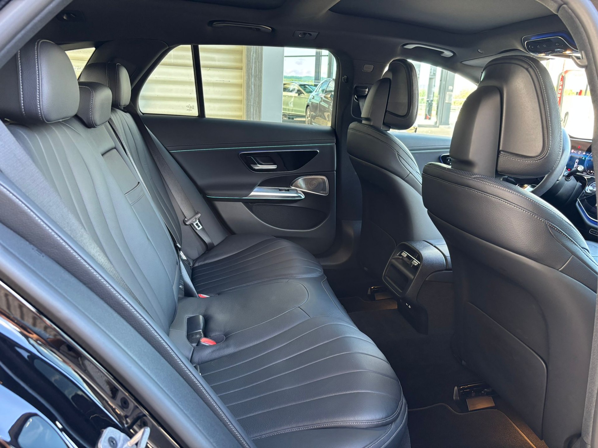 MERCEDES-BENZ E 300 de AMG-Line 4Matic Kombi - 10