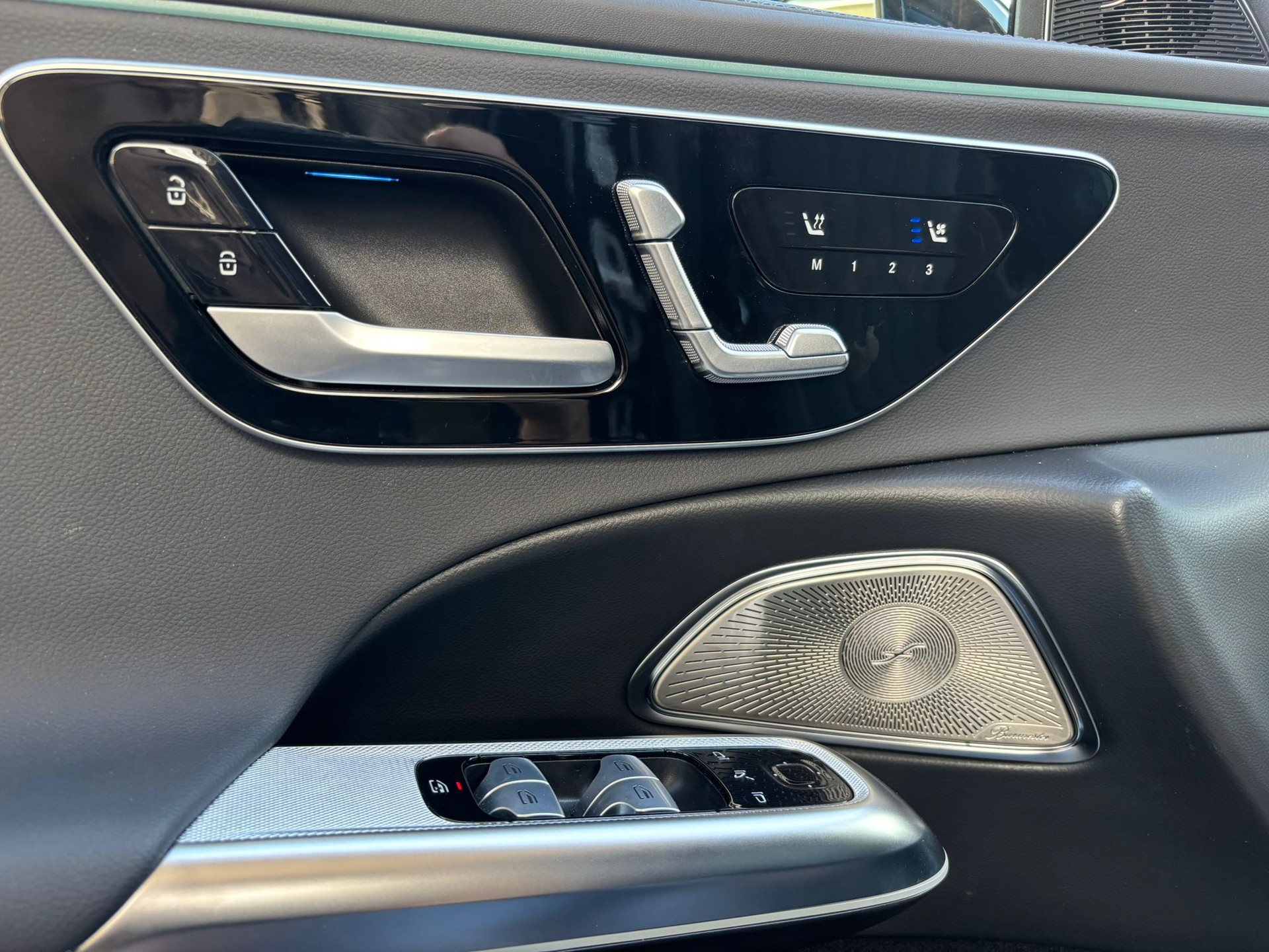 MERCEDES-BENZ E 300 de AMG-Line 4Matic Kombi - 11