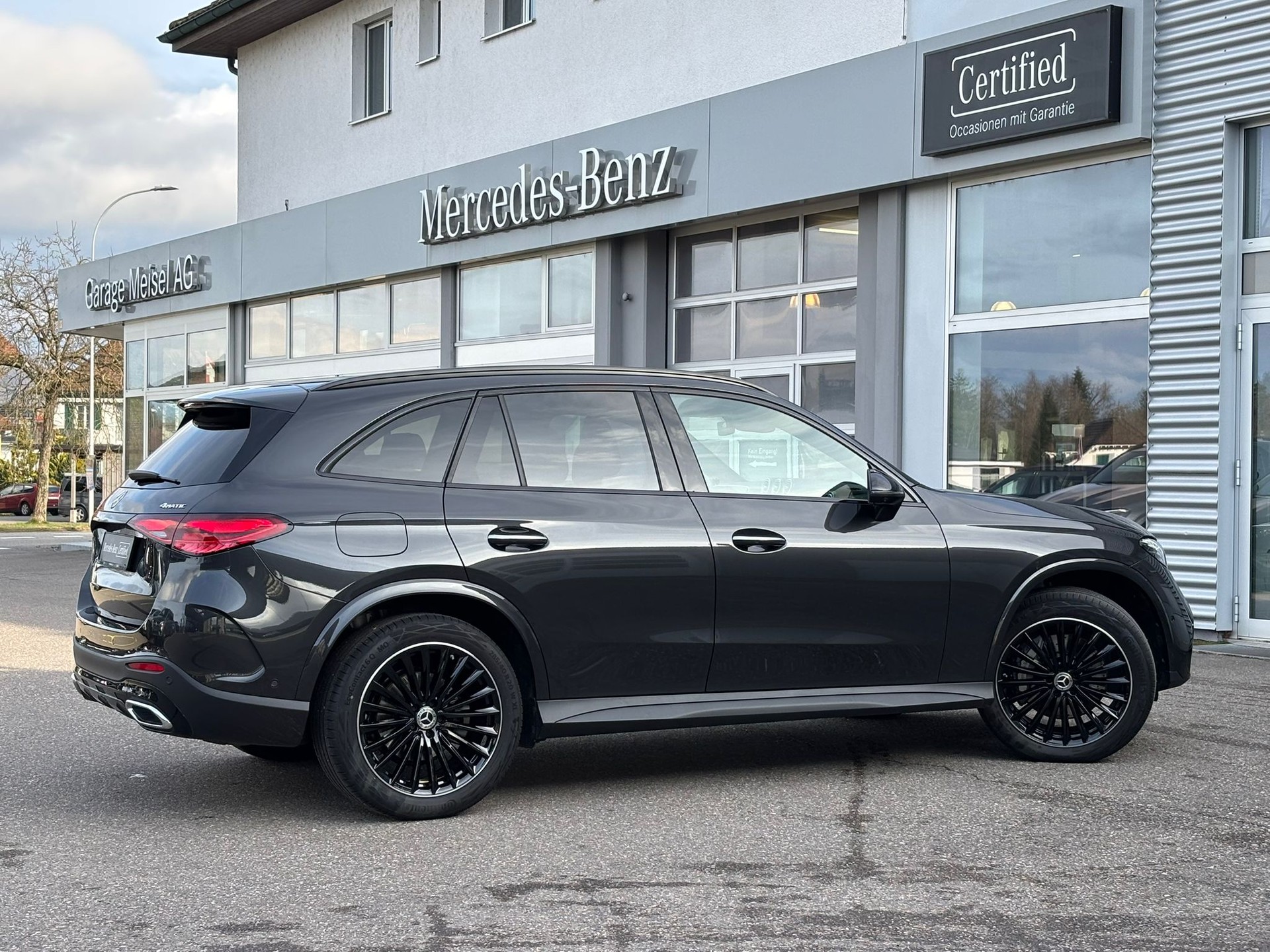 MERCEDES-BENZ GLC 300 AMG-Line 4Matic - 3