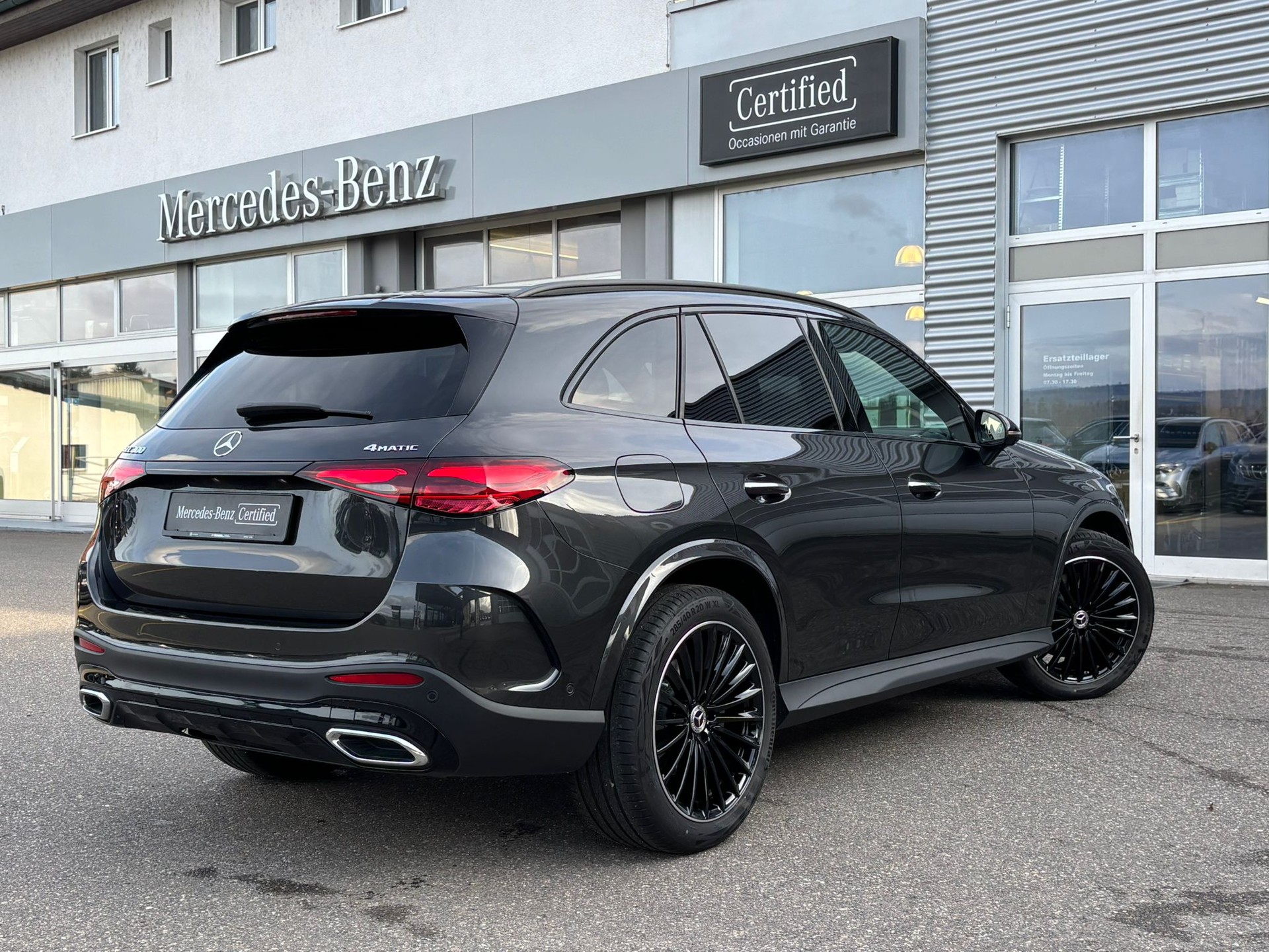 MERCEDES-BENZ GLC 300 AMG-Line 4Matic - 4