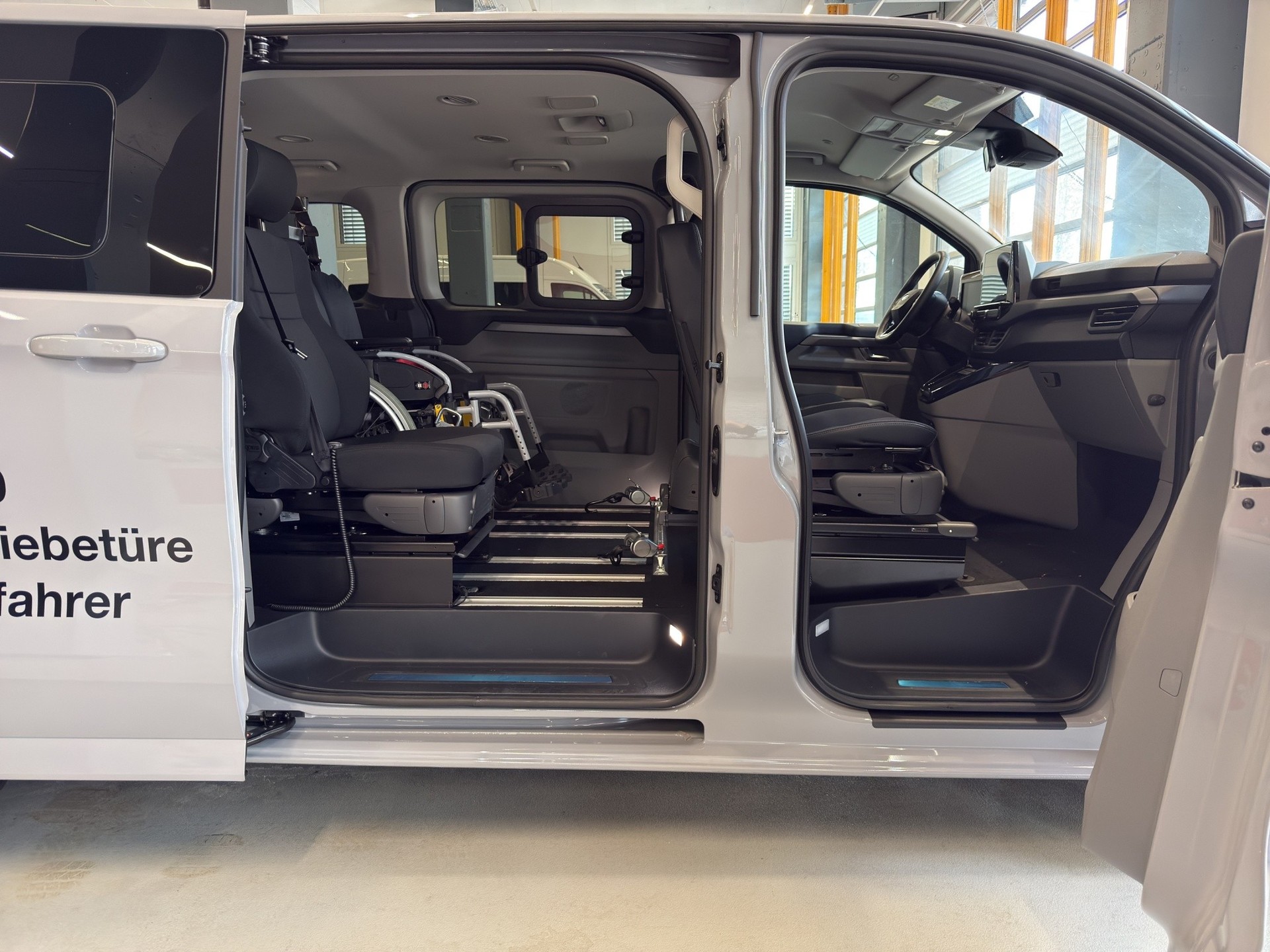 FORD Tourneo Bus 320 L2H1 Titanium Automat 4x4 - 15