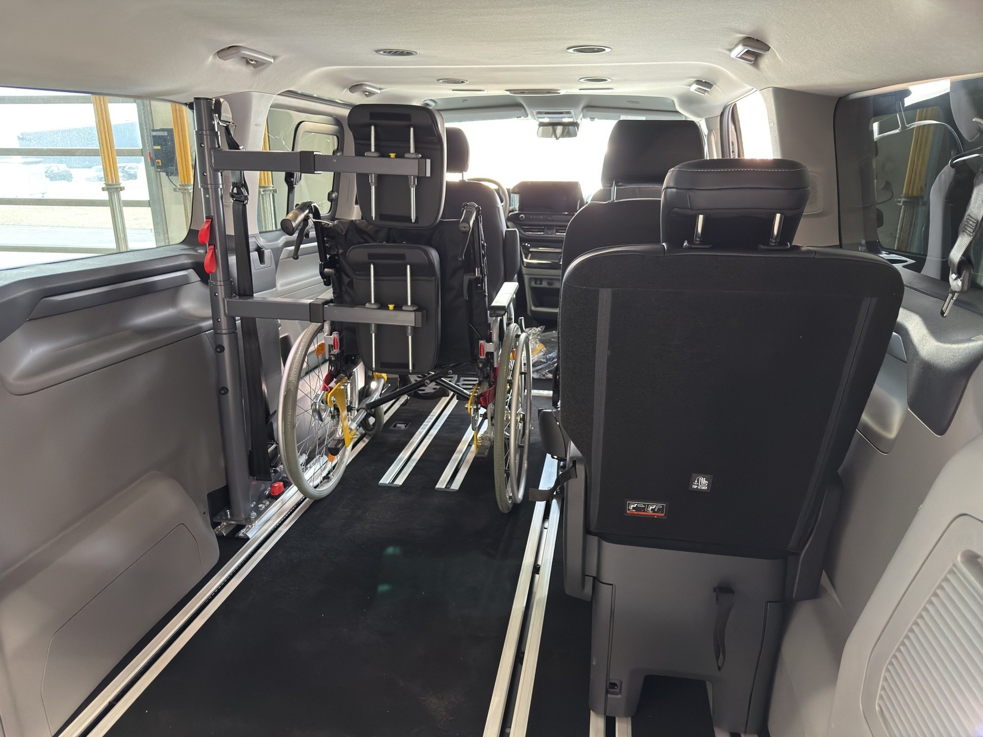 FORD Tourneo Bus 320 L2H1 Titanium Automat 4x4 - 2