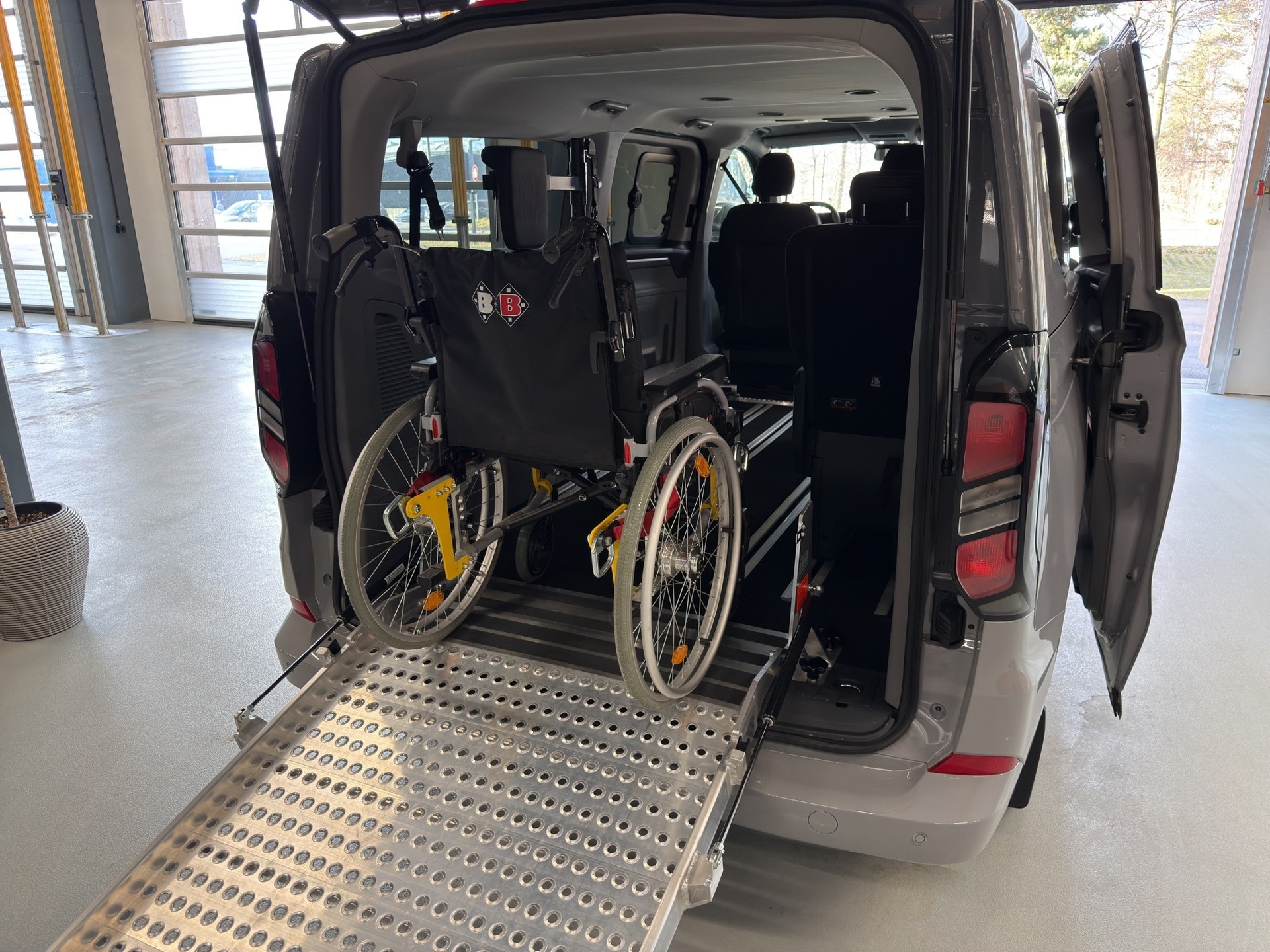 FORD Tourneo Bus 320 L2H1 Titanium Automat 4x4