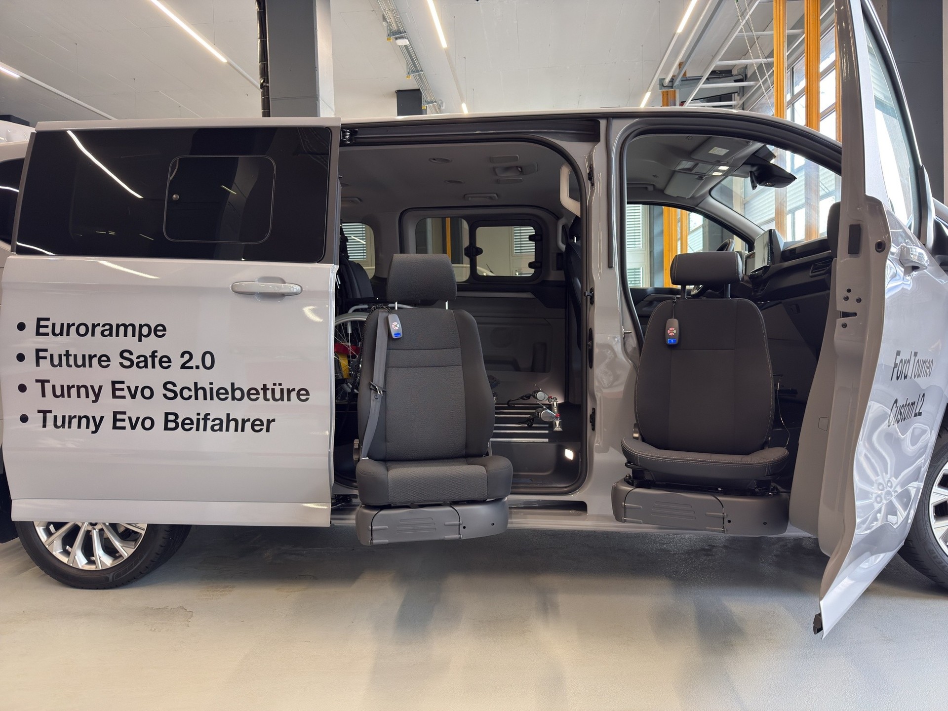 FORD Tourneo Bus 320 L2H1 Titanium Automat 4x4 - 14