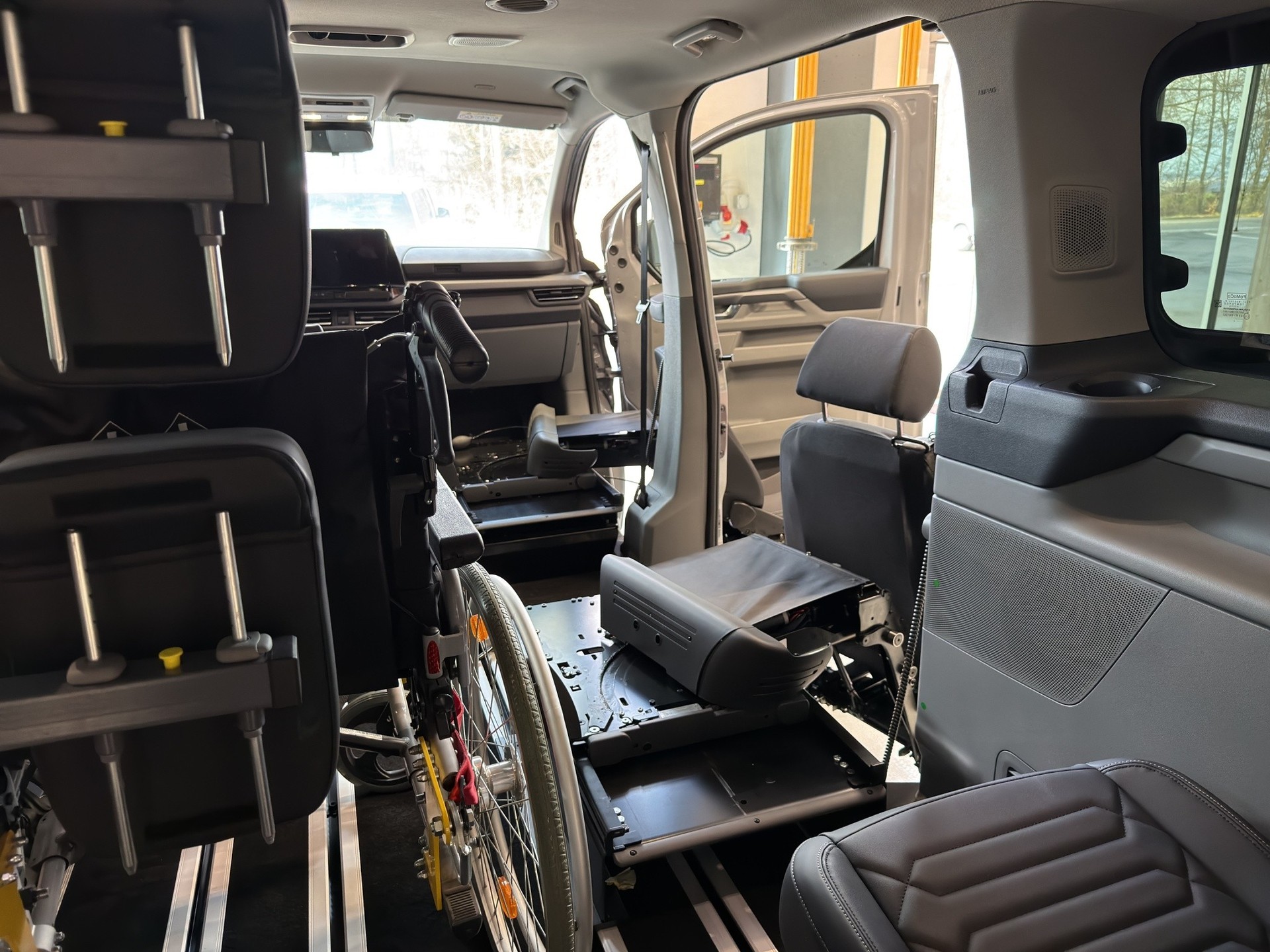 FORD Tourneo Bus 320 L2H1 Titanium Automat 4x4 - 3