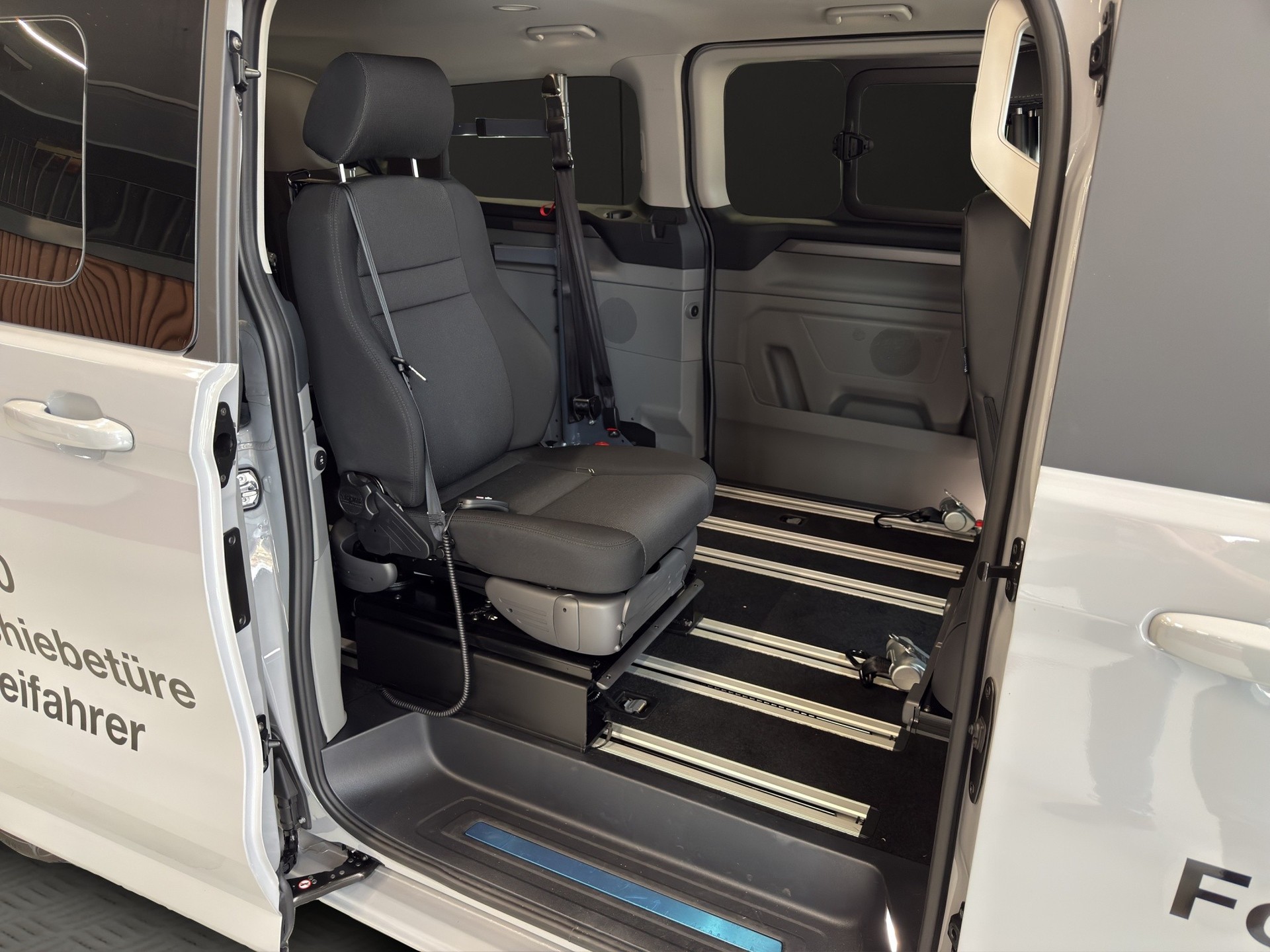 FORD Tourneo Bus 320 L2H1 Titanium Automat 4x4 - 10