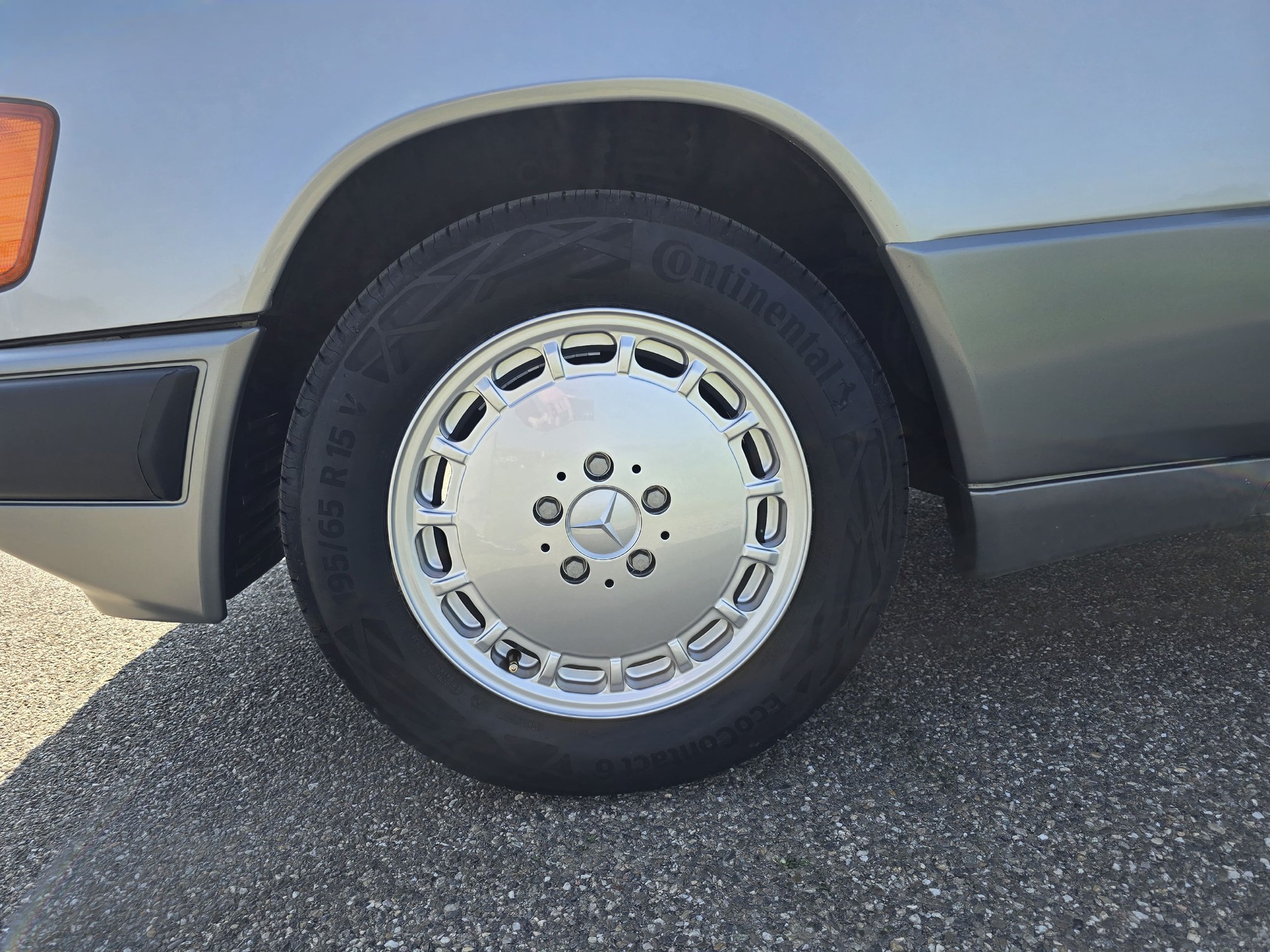 MERCEDES-BENZ 230 - 18