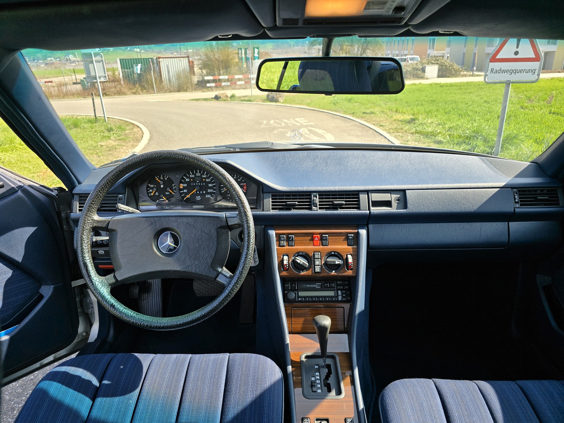 MERCEDES-BENZ 230 - 10