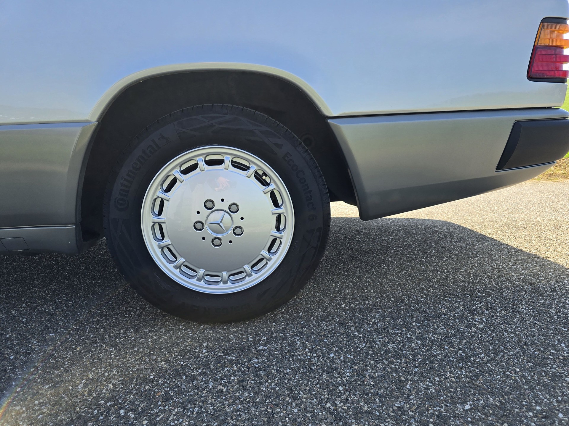 MERCEDES-BENZ 230 - 19