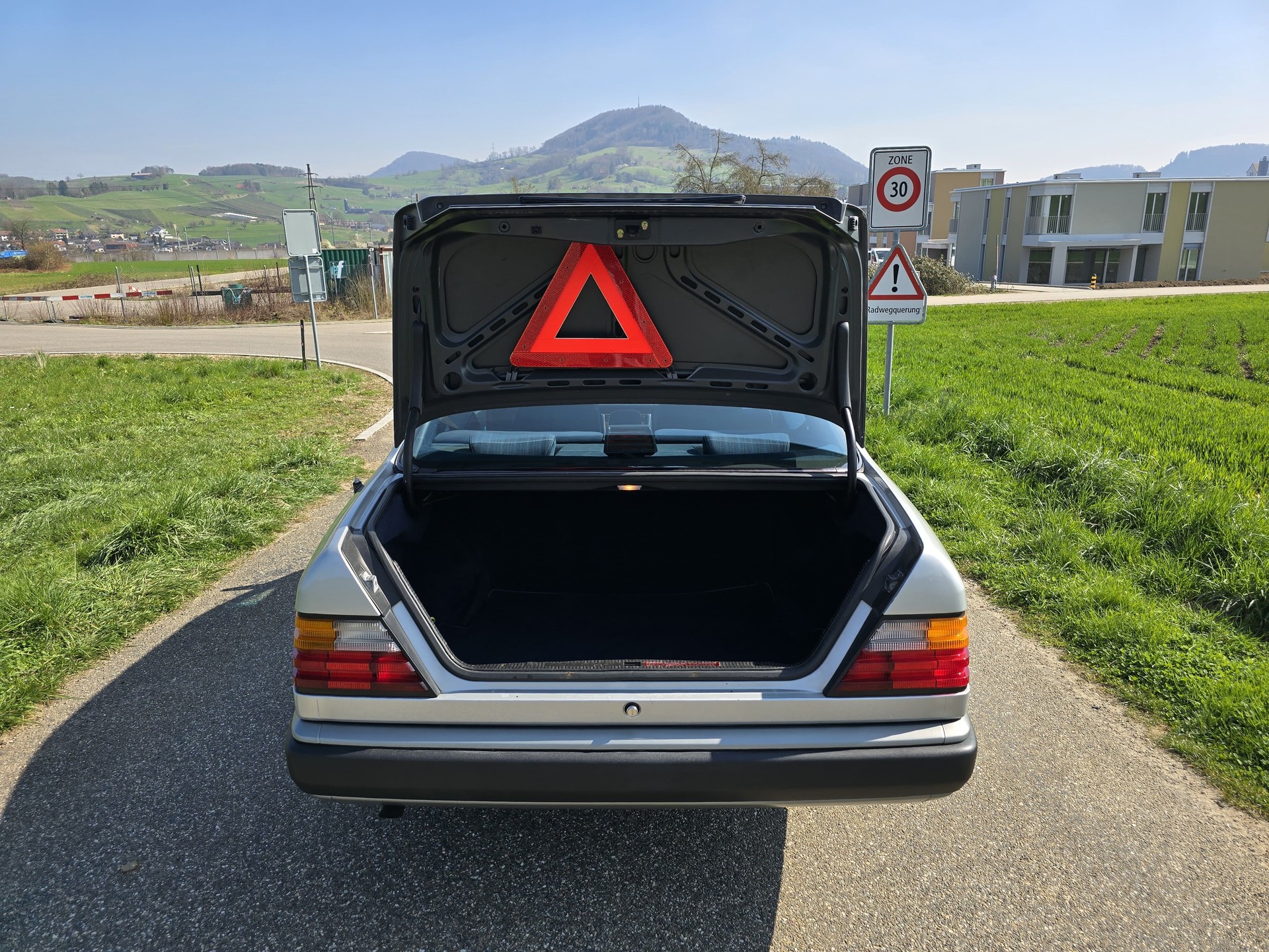 MERCEDES-BENZ 230 - 22