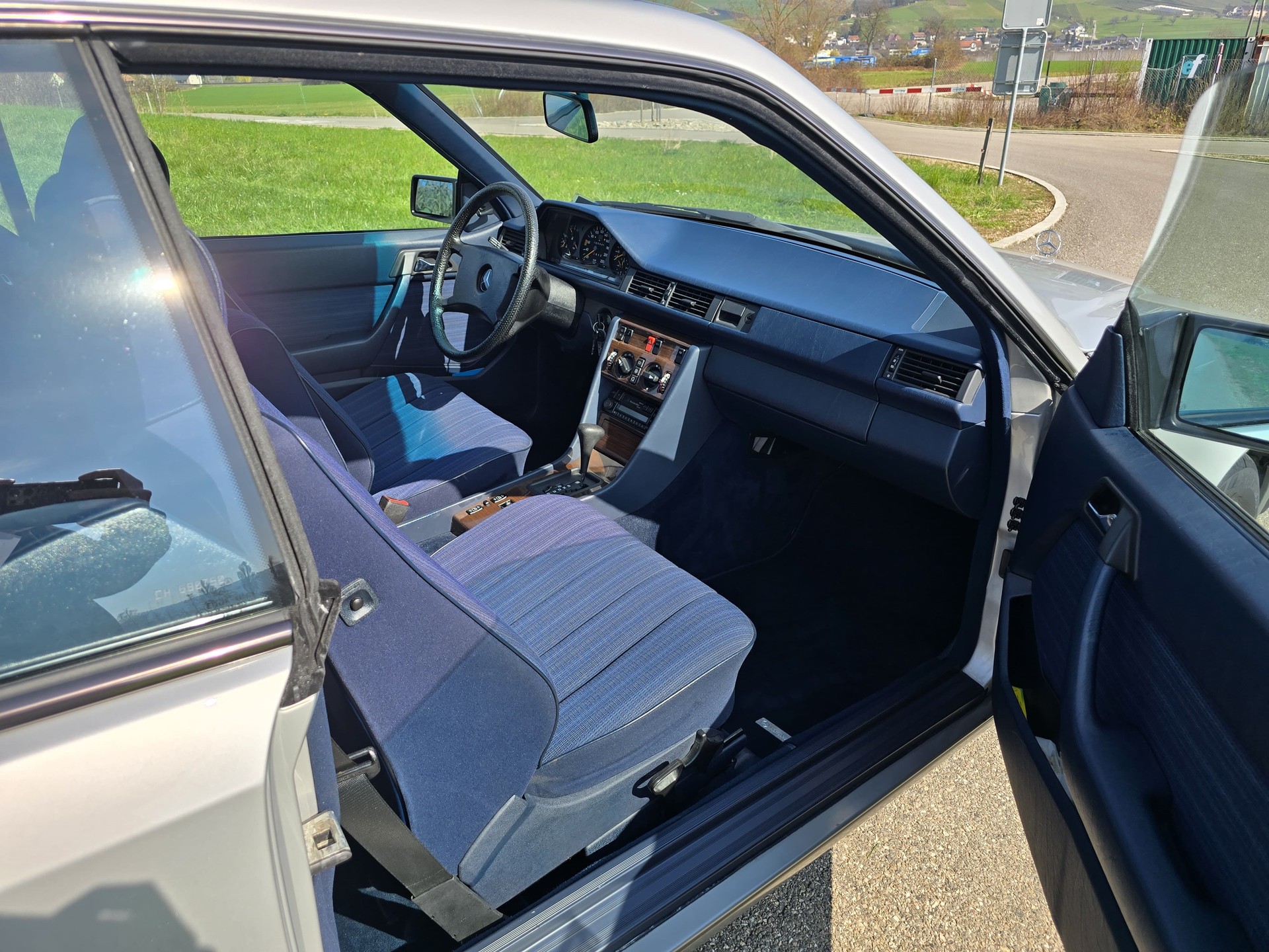 MERCEDES-BENZ 230 - 9