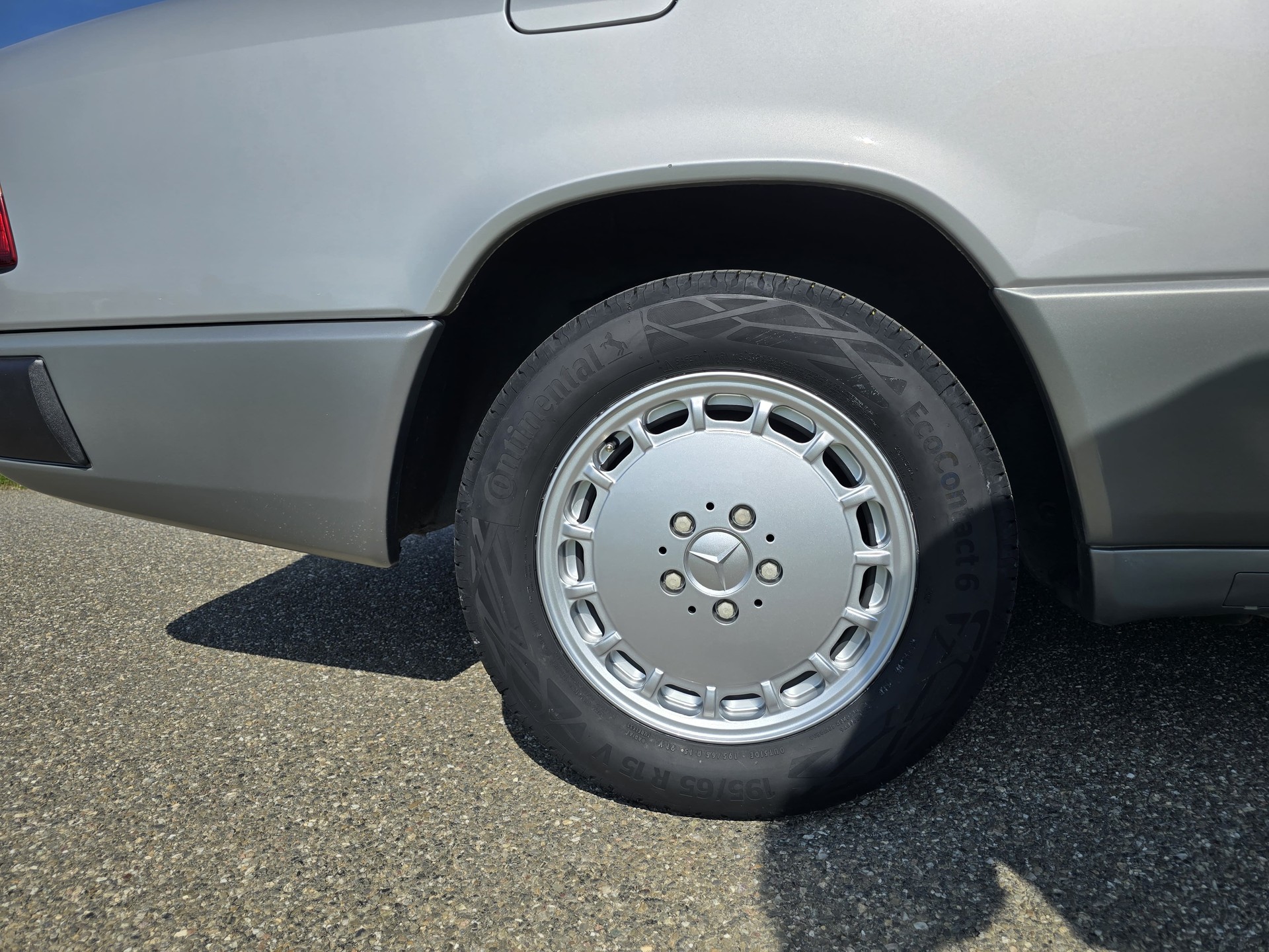 MERCEDES-BENZ 230 - 16