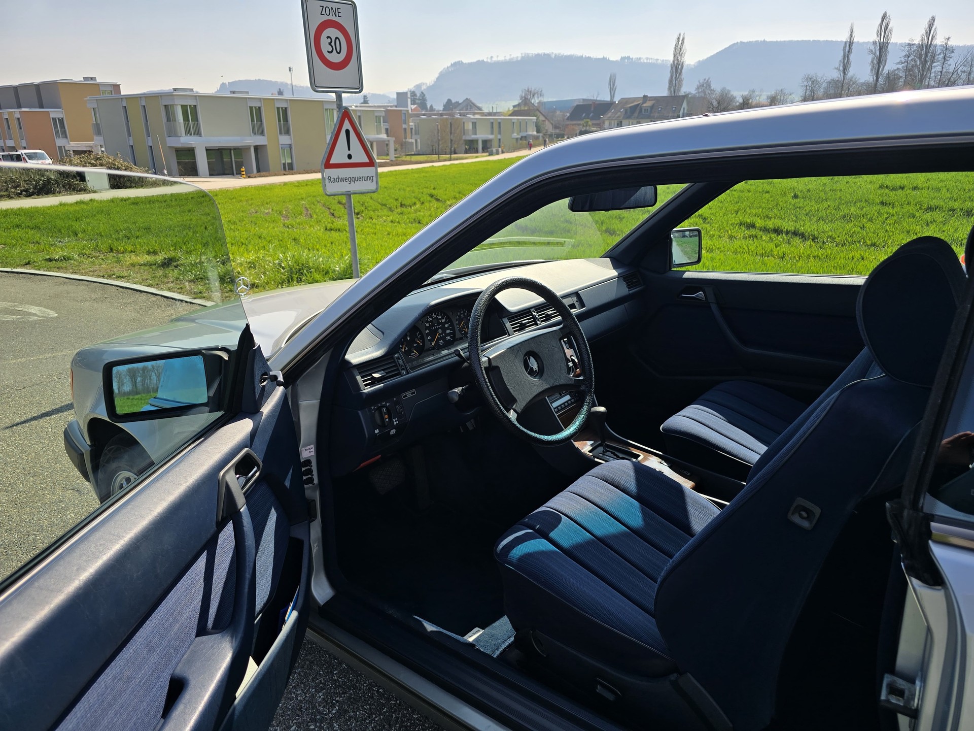 MERCEDES-BENZ 230 - 8