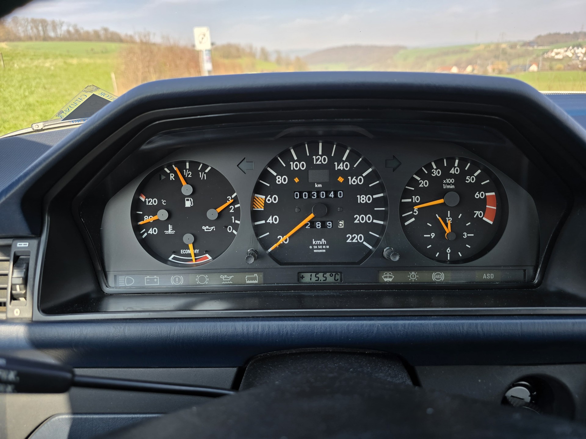 MERCEDES-BENZ 230 - 12