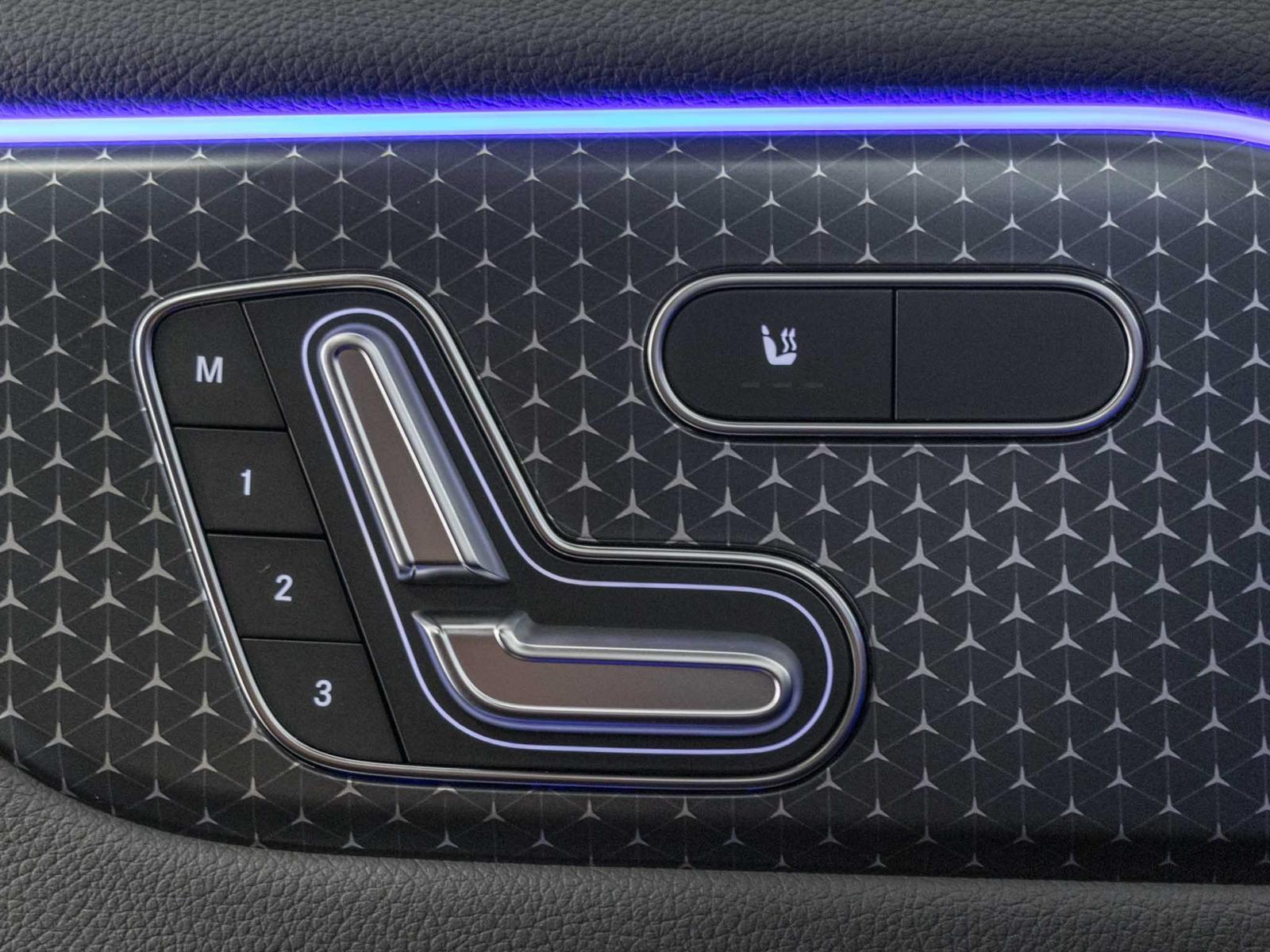 MERCEDES-BENZ EQA 350 4MATIC "Swiss Star" - 13