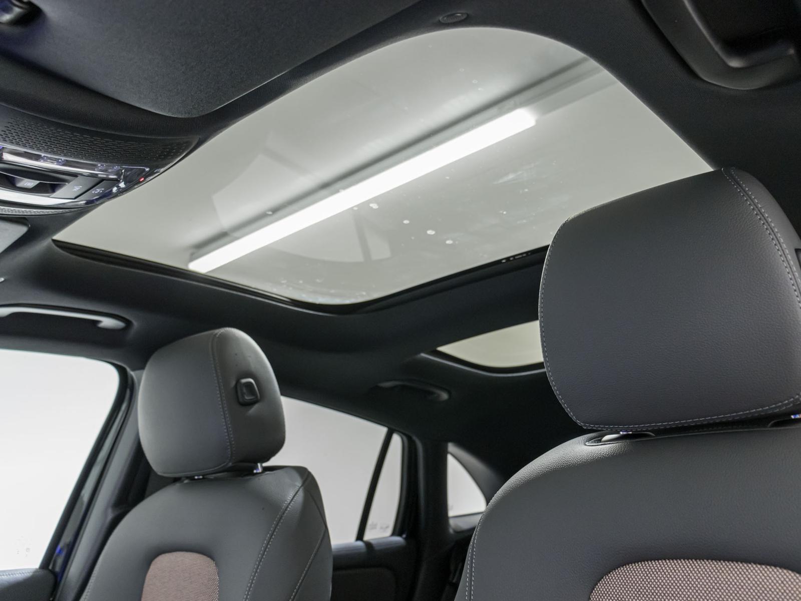 MERCEDES-BENZ EQA 350 4MATIC "Swiss Star" - 10