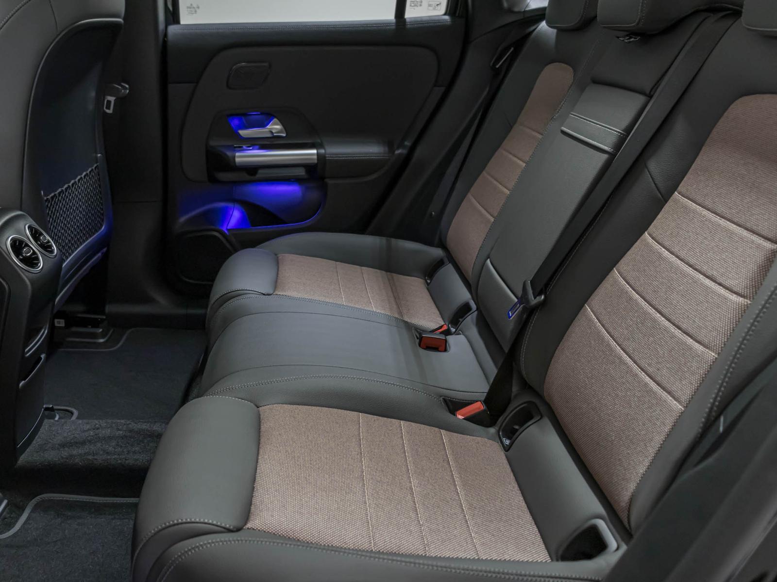 MERCEDES-BENZ EQA 350 4MATIC "Swiss Star" - 9