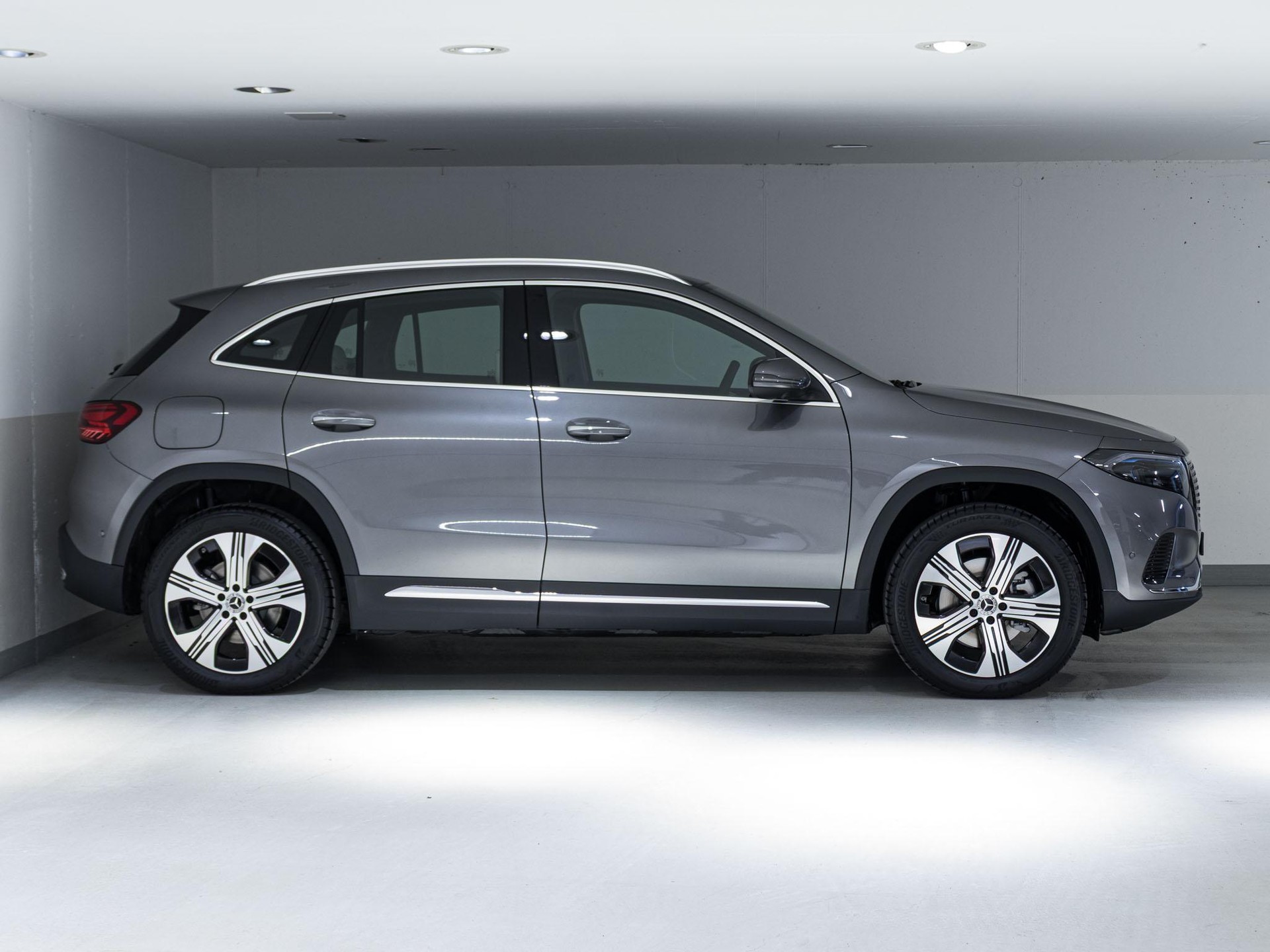 MERCEDES-BENZ EQA 350 4MATIC "Excellence Edition" - 2