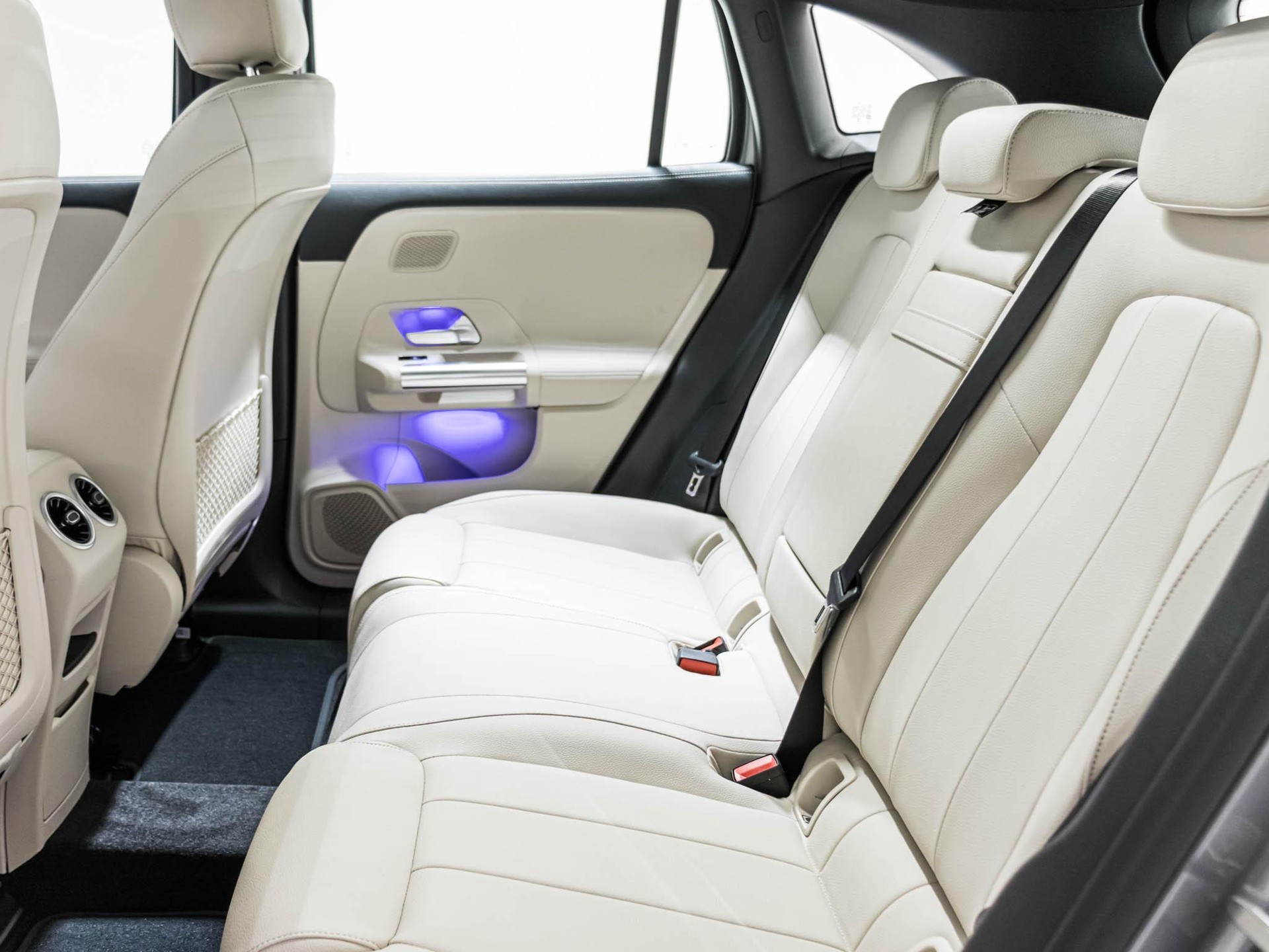 MERCEDES-BENZ EQA 350 4MATIC "Excellence Edition" - 8