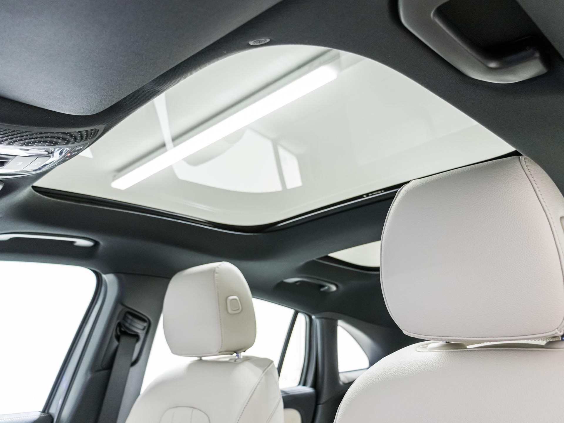 MERCEDES-BENZ EQA 350 4MATIC "Excellence Edition" - 9