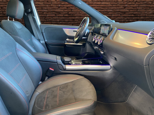 MERCEDES-BENZ GLA 250 AMG Line 4Matic - 12